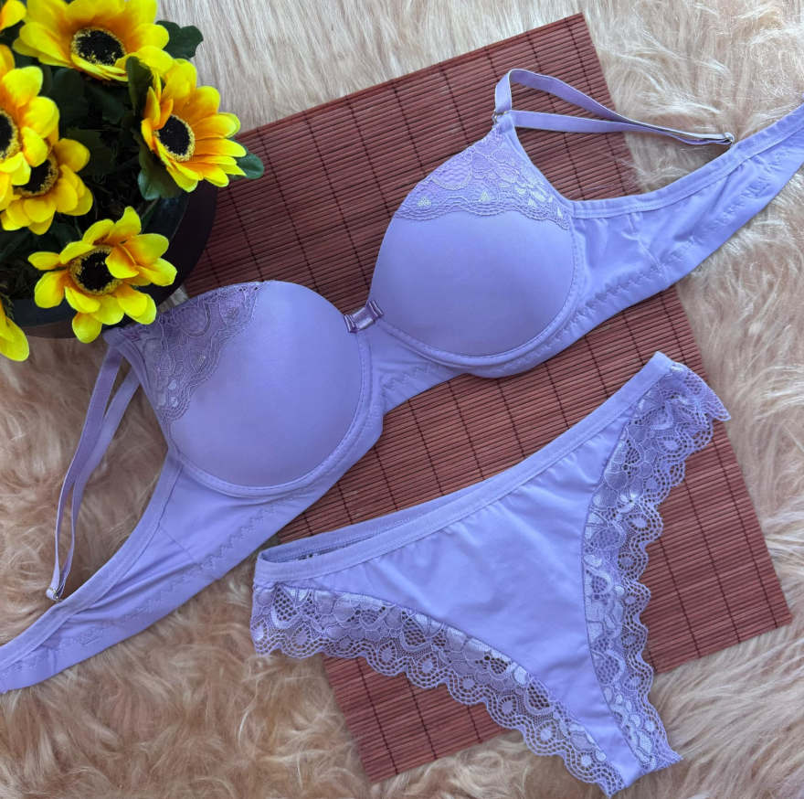 Conjunto de lingerie luxo cor violeta com renda elastano fio duplo com bojo.