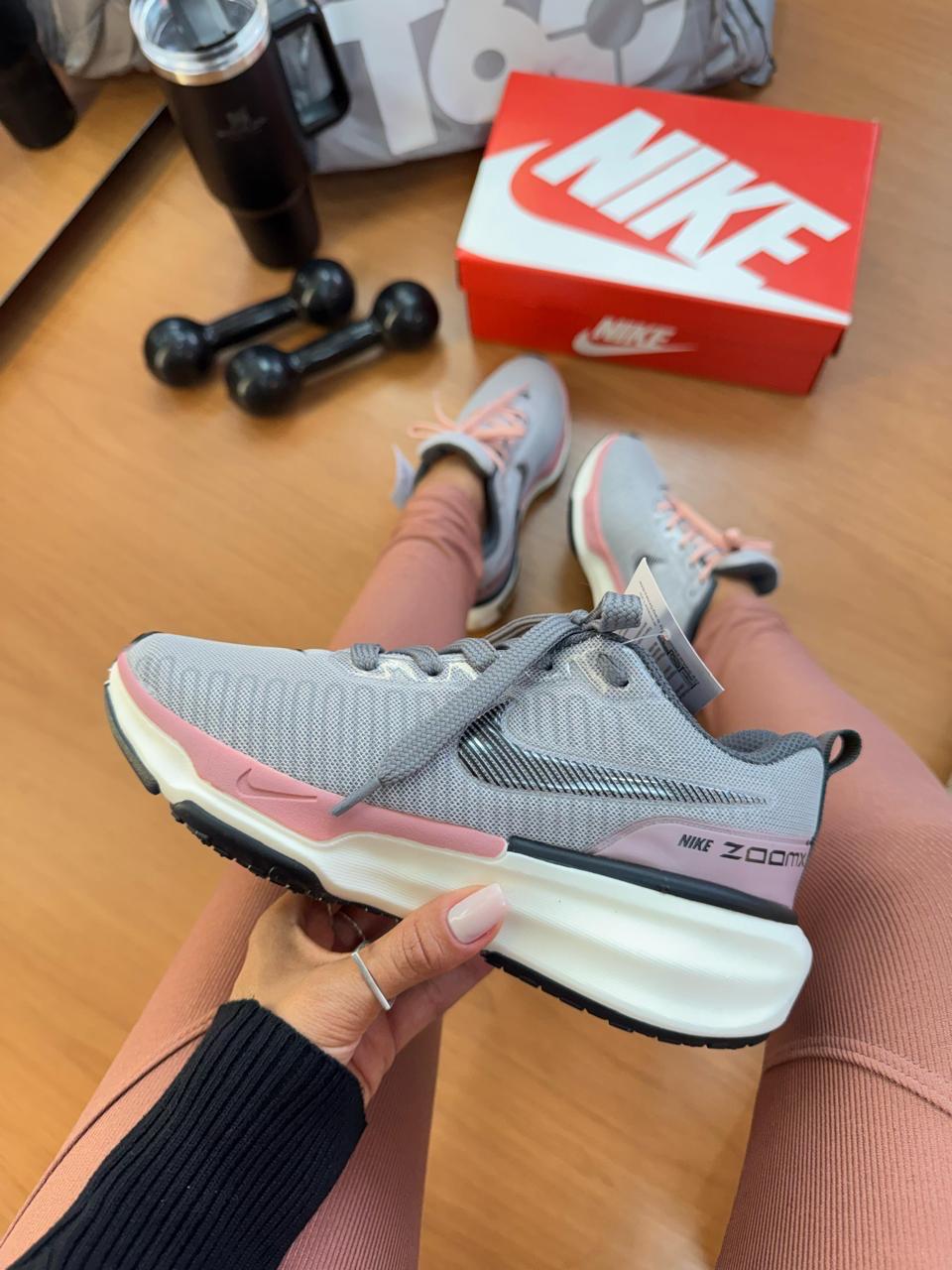 Invencible Run 3 Feminino (cinza/nude)