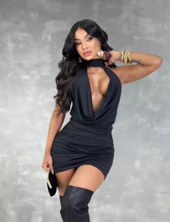 Vestido Curto Feminino Balada  - Decote Profundo V - Suplex Justo Franzido nas Laterais - Lançamento Festa