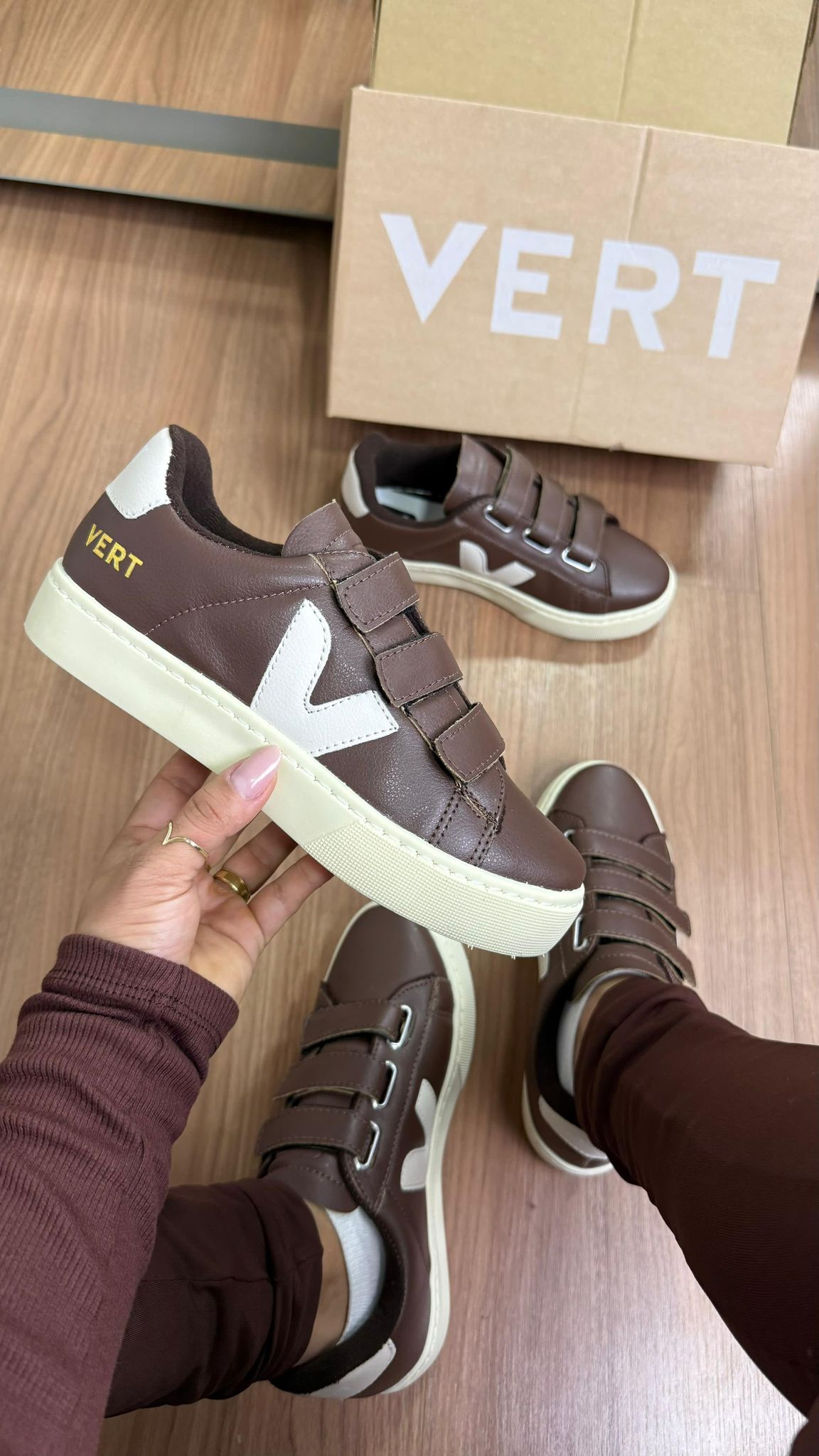 Tênis Velcro Feminino Café