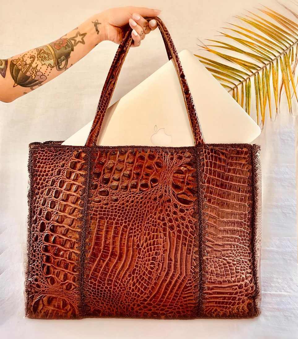 Pasta de couro com crochê