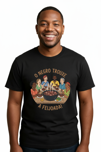 Camiseta Tradicional, Gola Redonda, Casual com Estampa O Negro e a Feijoada