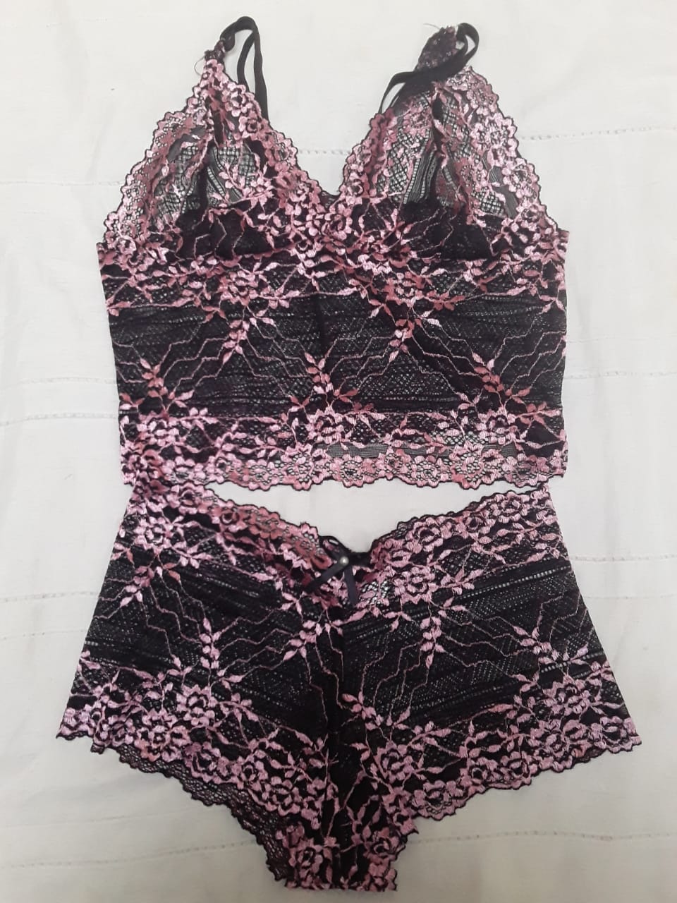 Conjuntos de Calçinha e Sutiã em Renda
