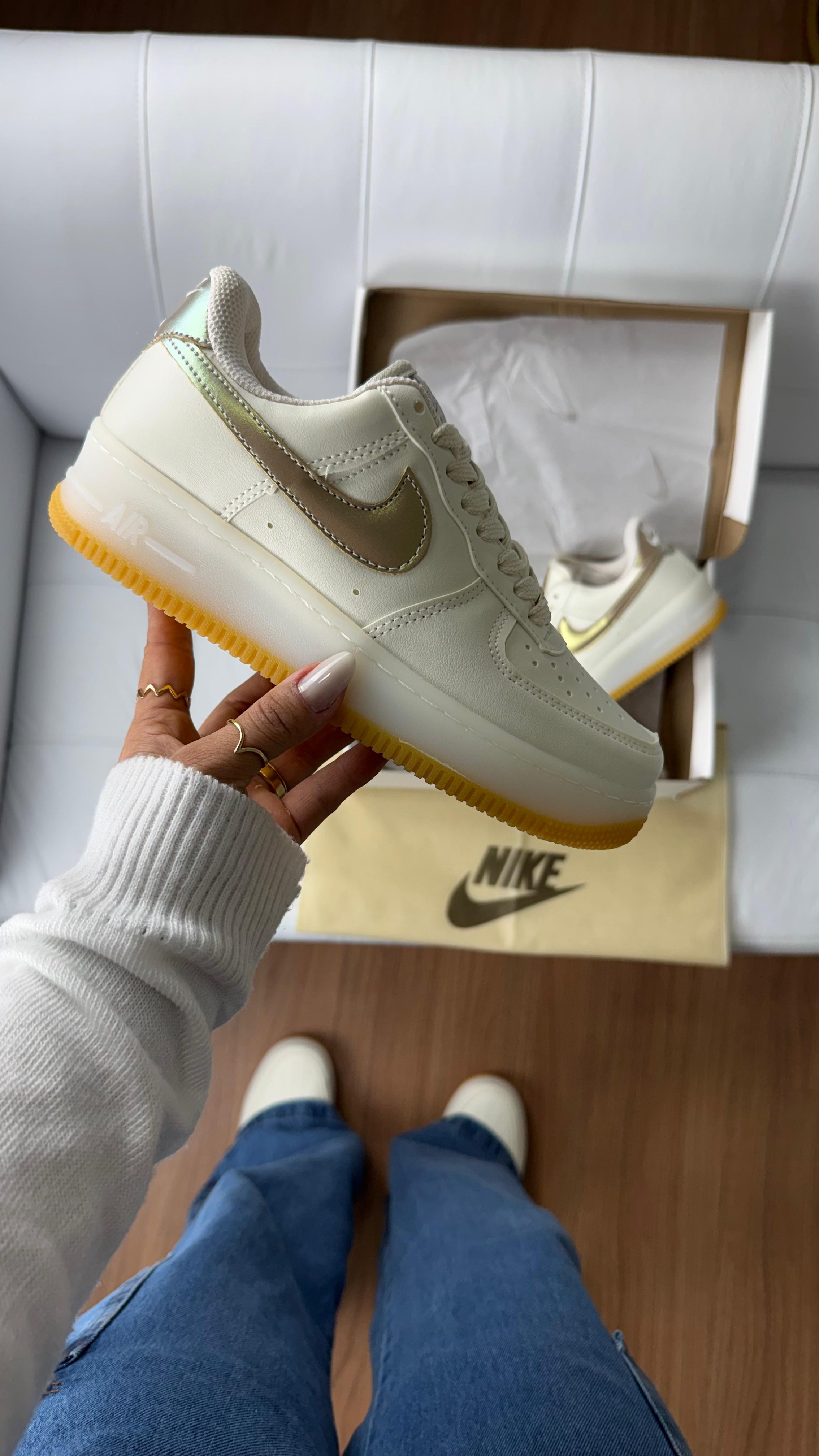 Nike Air Force Prime Feminino Off White Bronze Metálico   Sneaker Street com Conforto, Estilo e Durabilidade (Edição Lim
