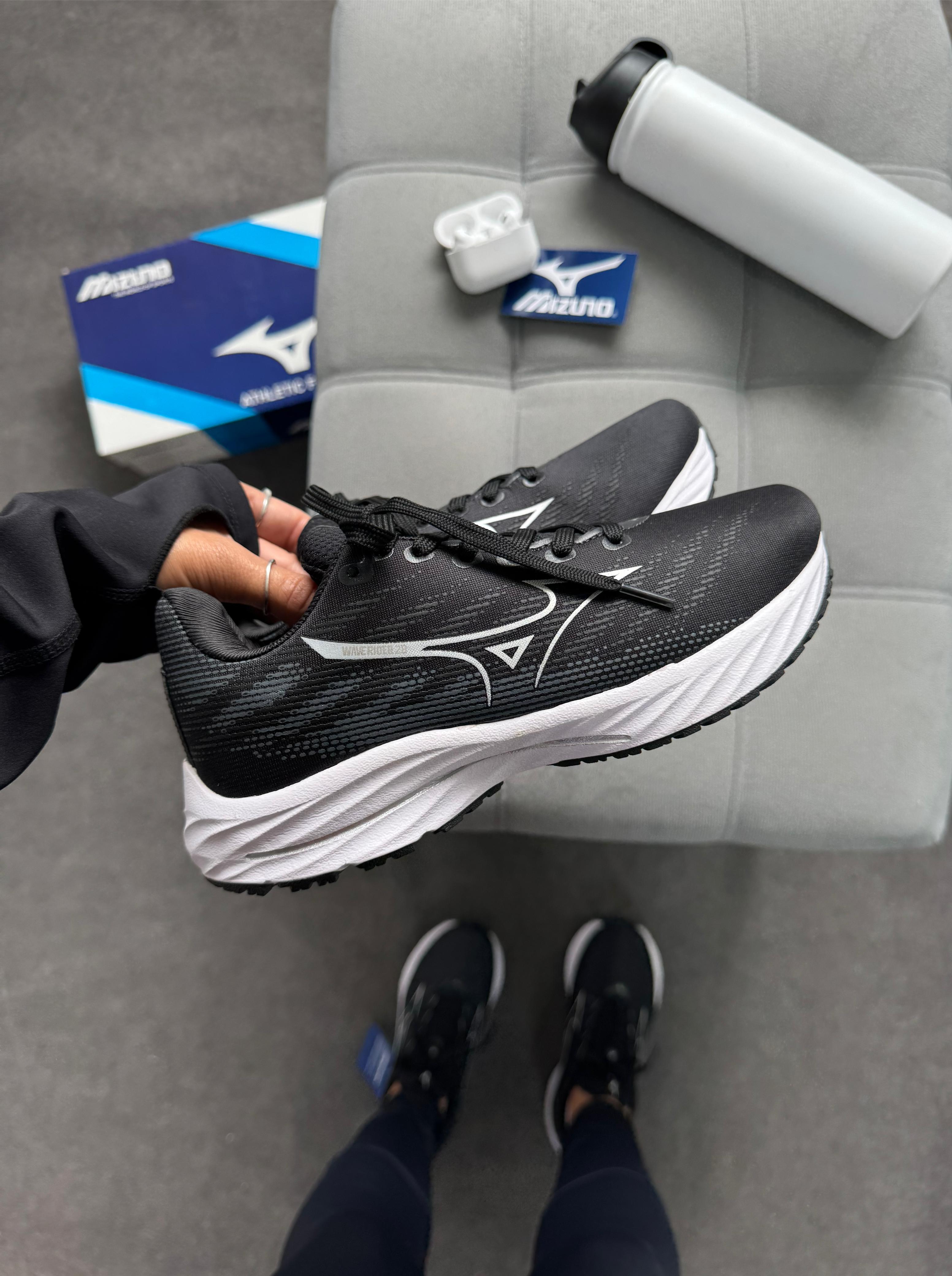 Mizuno Wave Rider 28 Feminino Branco Preto   Tênis Esportivo com Conforto, Estilo e Alta Durabilidade
