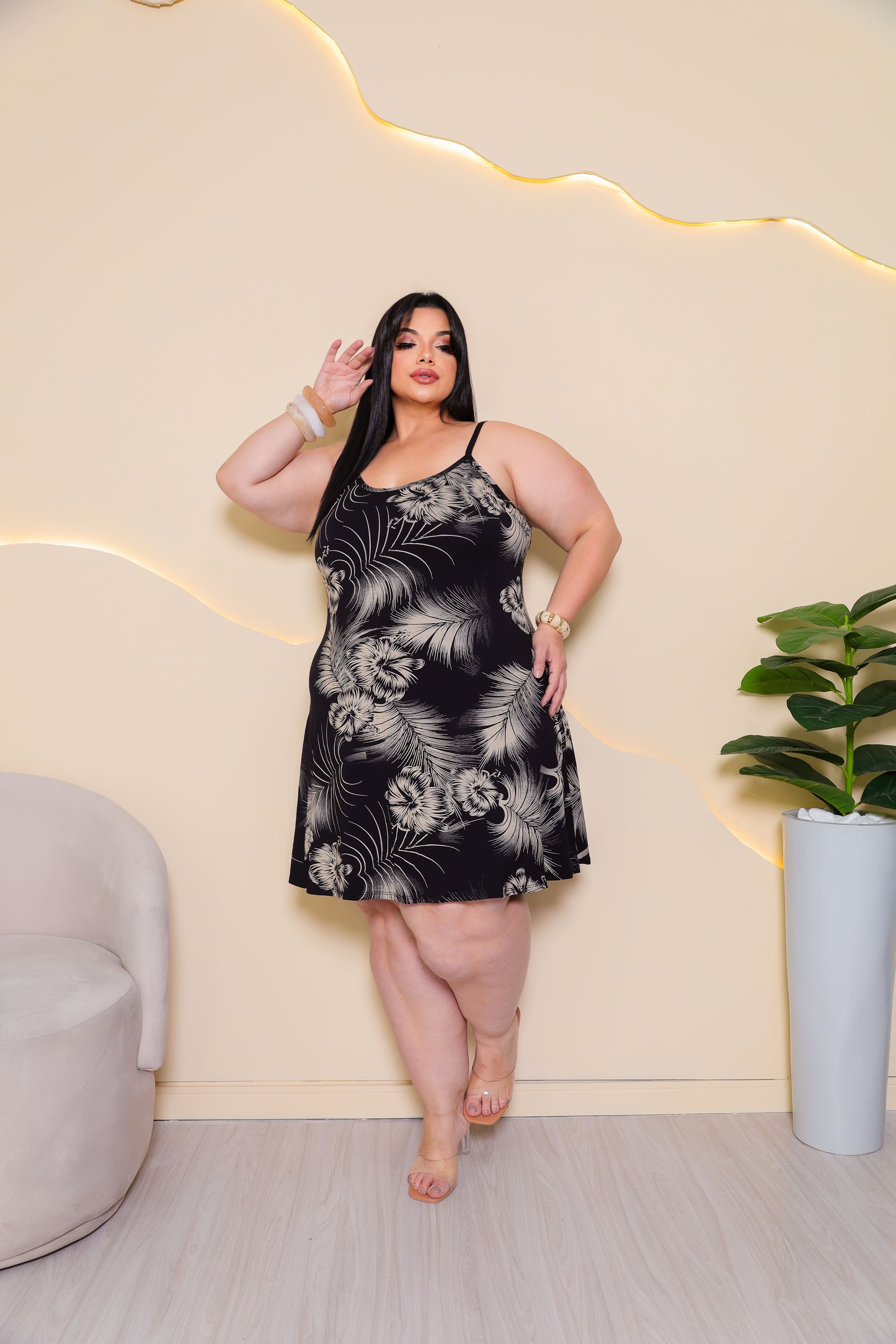 Vestido Plus Size Alça Fina Estampa Pluma