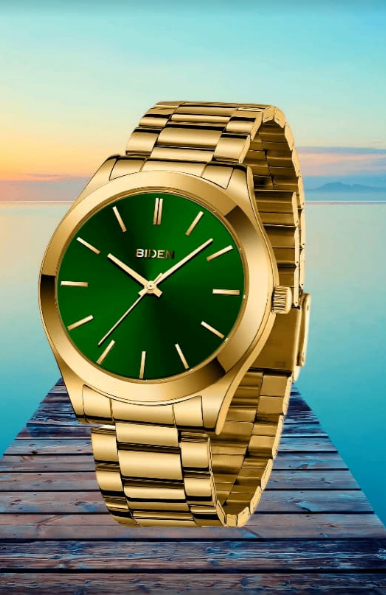 Relógio analógico masculino quartzo mostrador verde menta pulseira dourada.