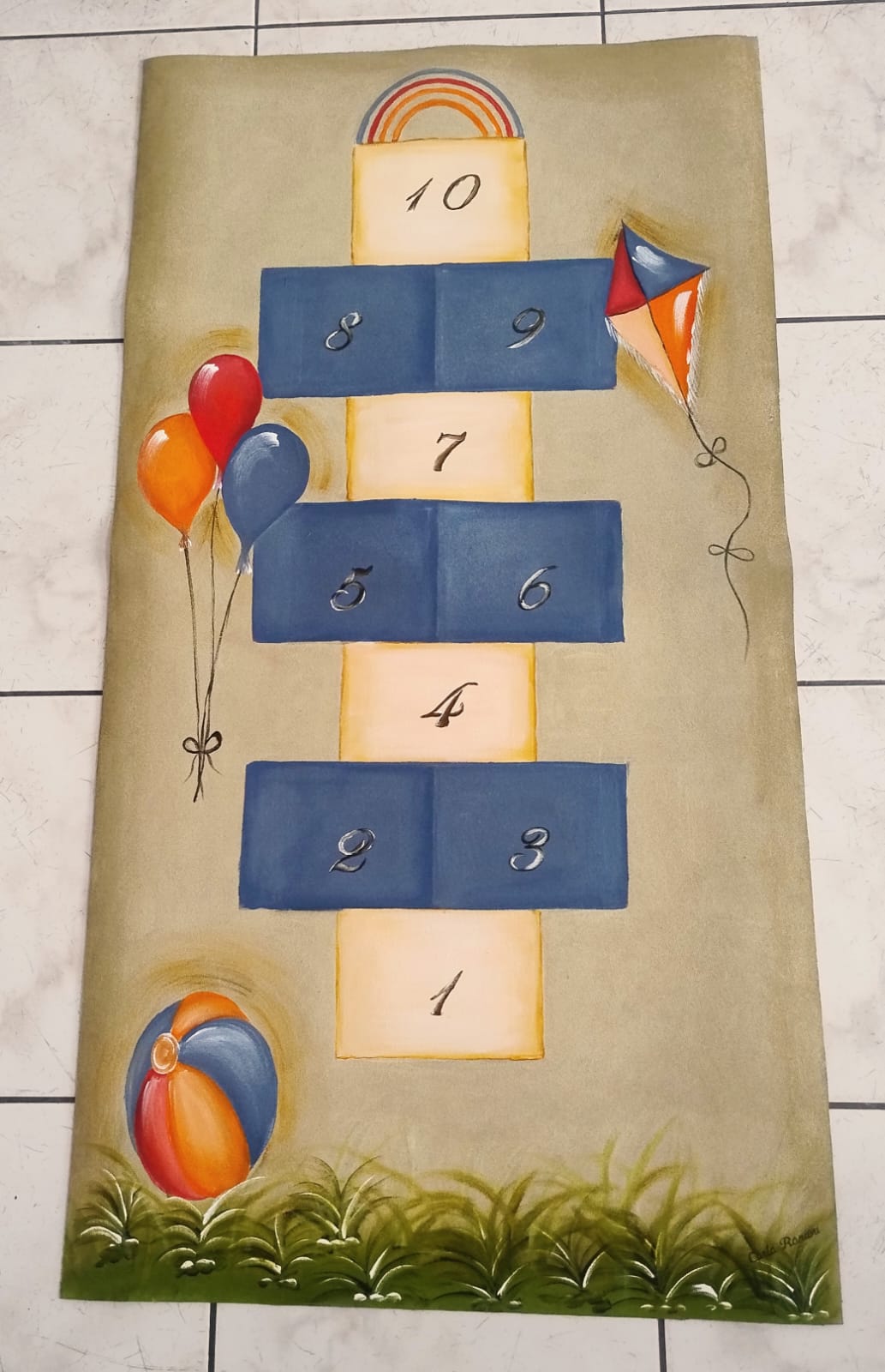 Tapete infantil de amarelinha pintado no emborrachado e impermeabilizado