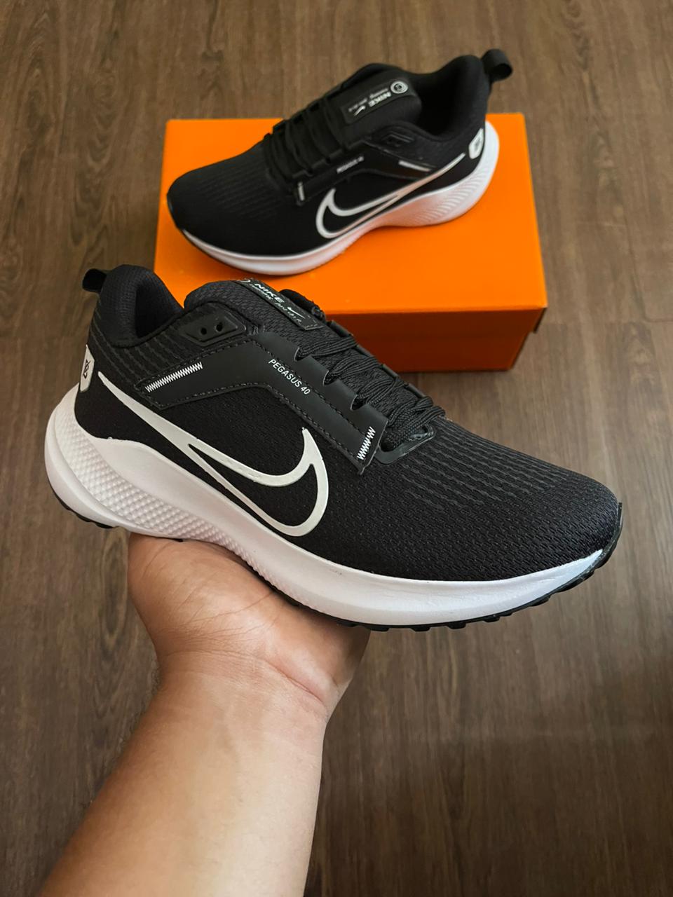 PEGASUS 40-PRETO BRANCO