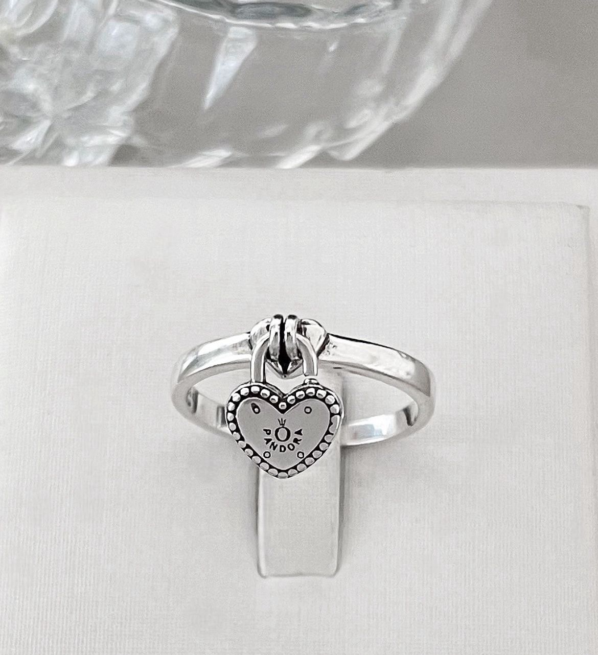 Anel com pingente coração pandora