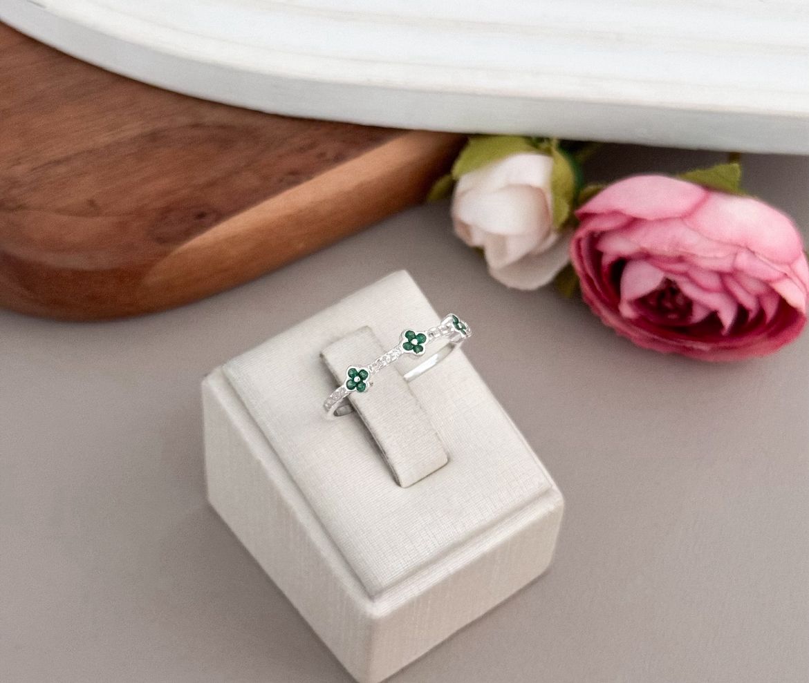 Anel Van cleef tres trevos preto