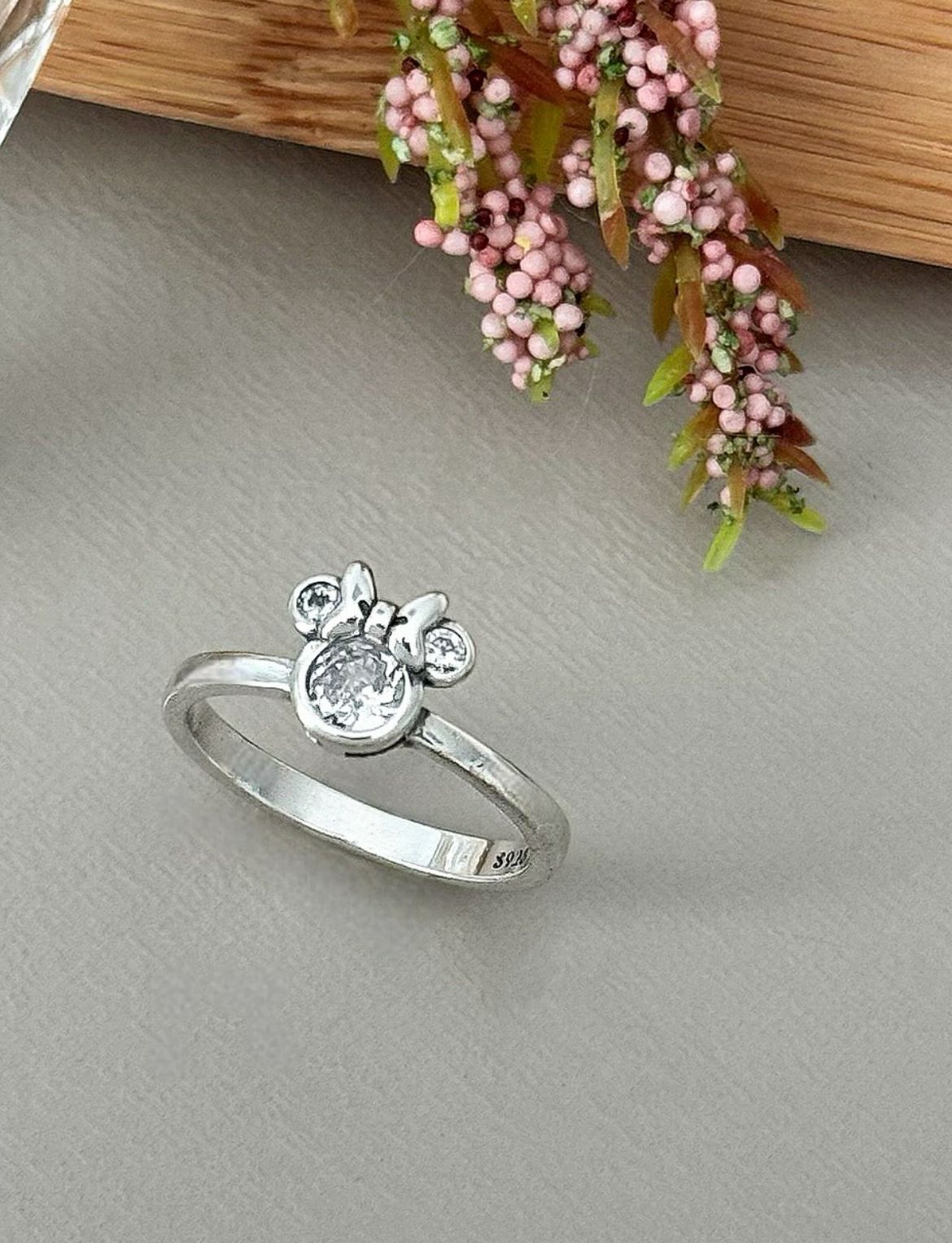 Anel Minnie envelhecido com pedra