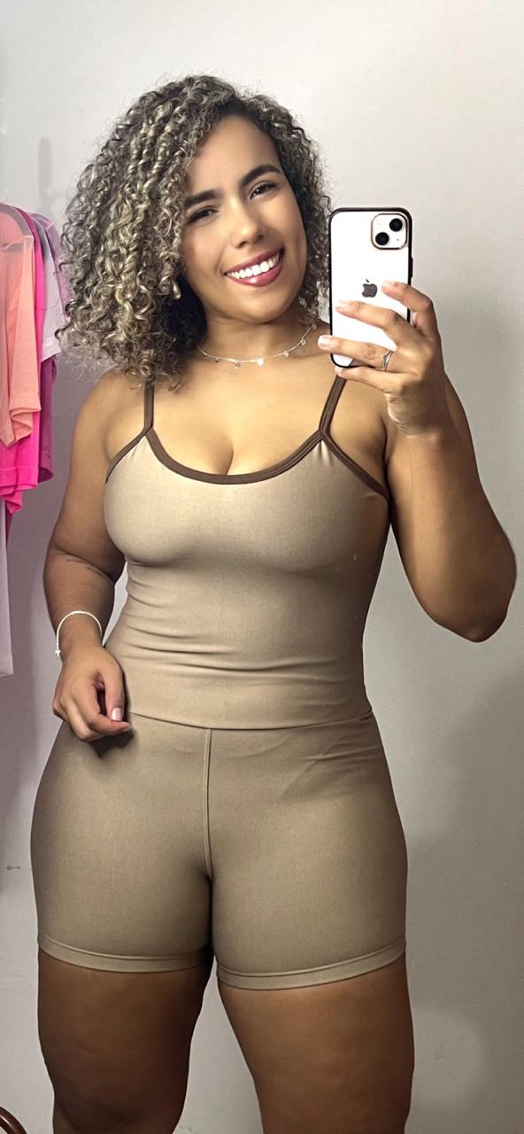 Macaquinho bicolor com decote nas costas em suplex Linha básica