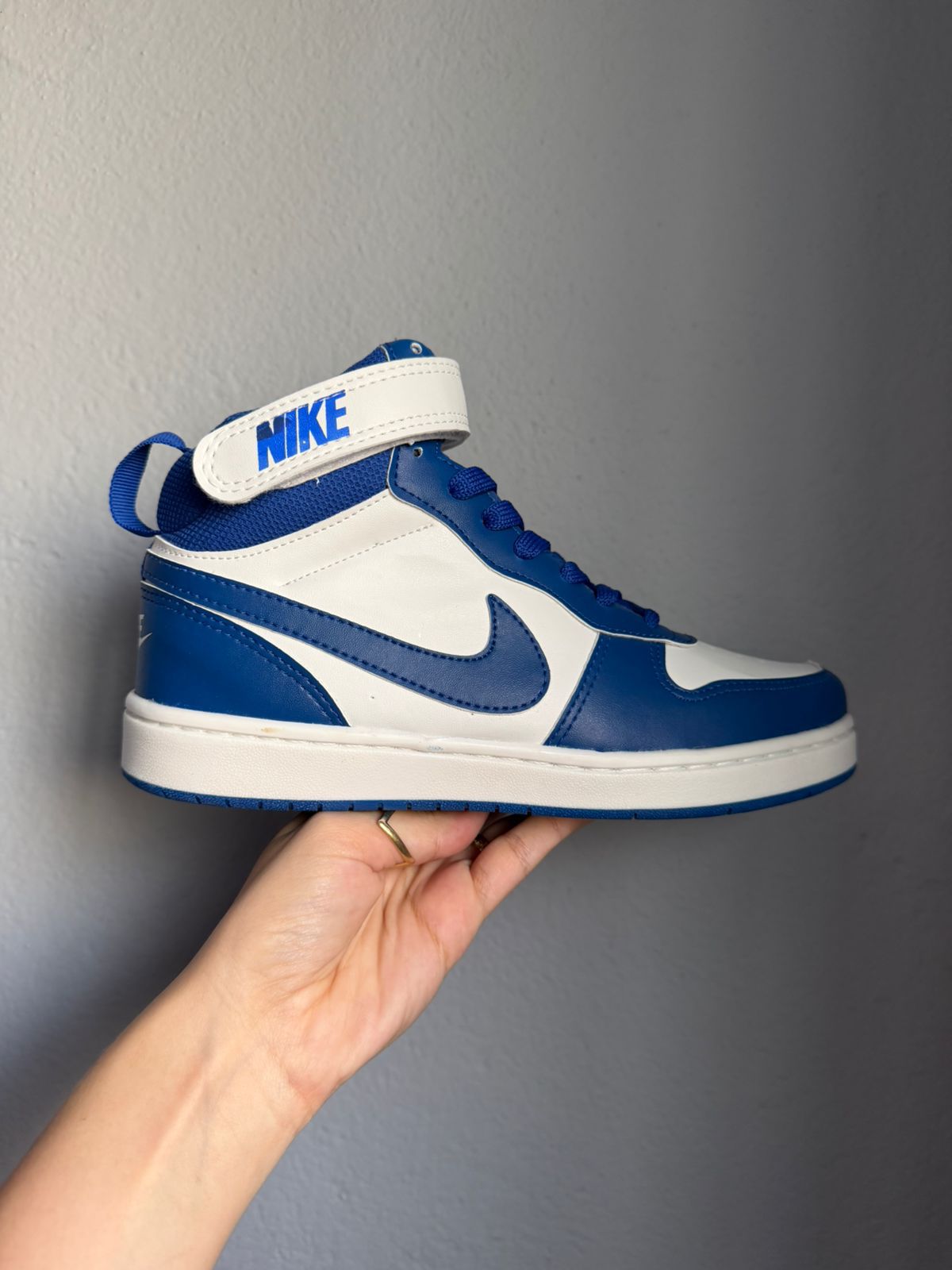 Court Borough Branco Azul Royal