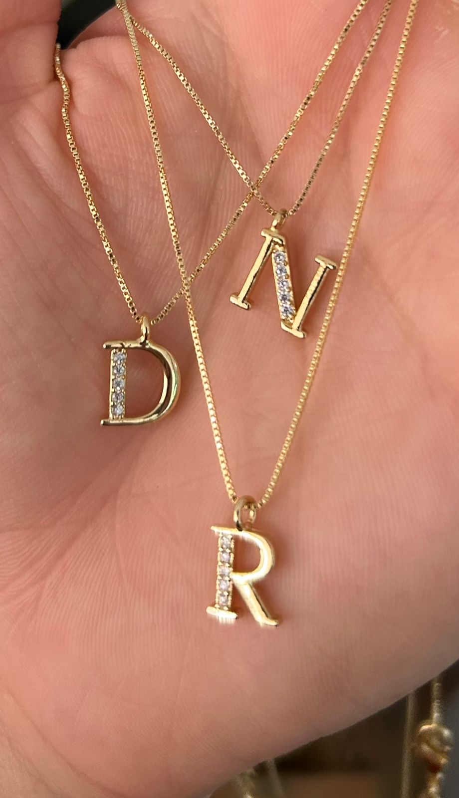 COLAR INICIAL CRAVEJADA