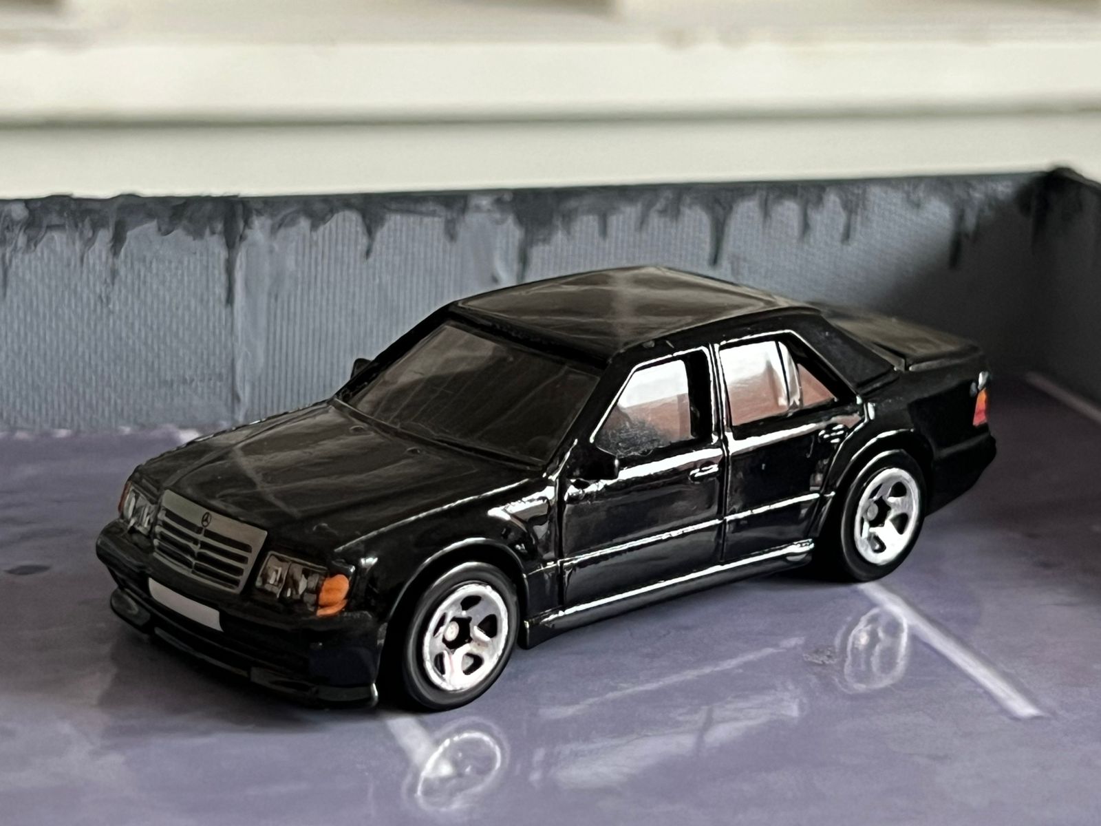 Mercedes-Benz 500 E - Hot Wheels / Preto