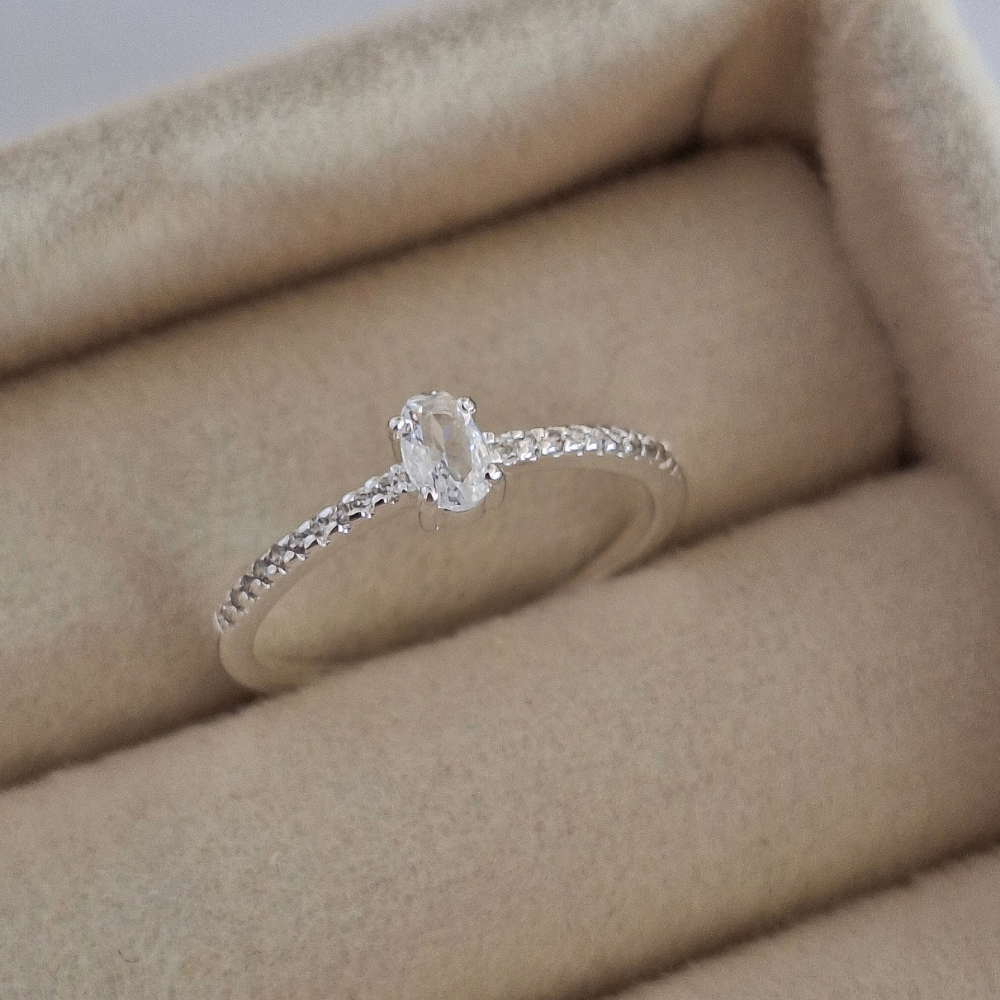 Anel Solitário Oval