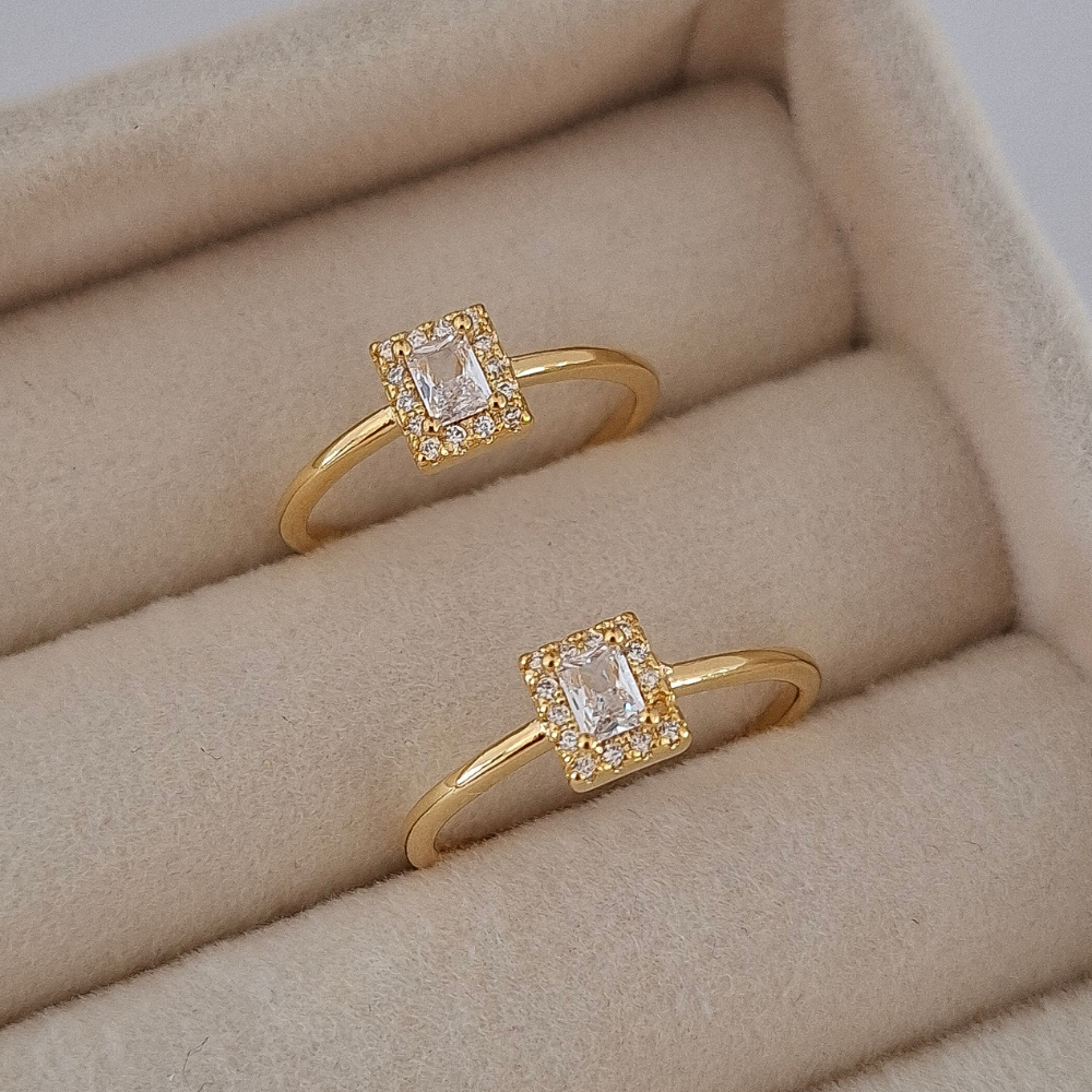 Anel Solitário Quadrado Cravejado