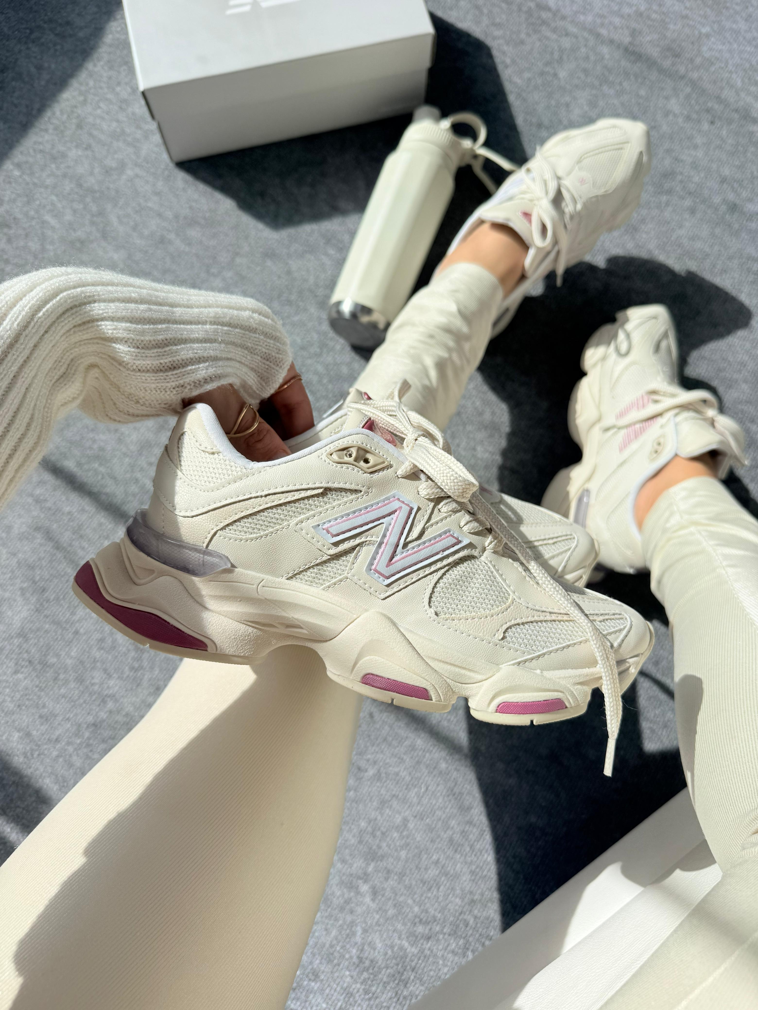 New Balance 9060 | Off-White e Rosê