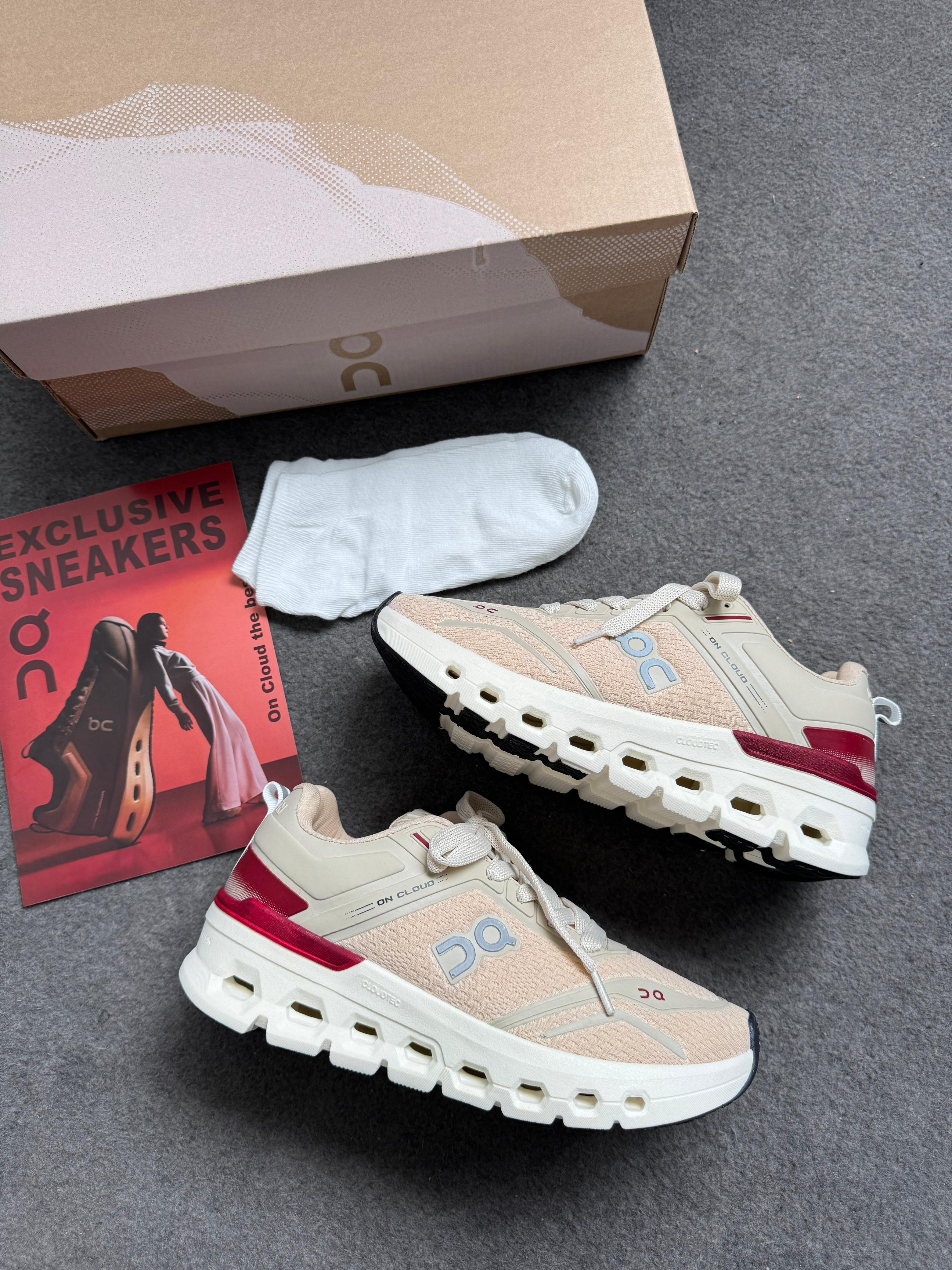 On Cloudrunner 2 | Off-White e Bordô
