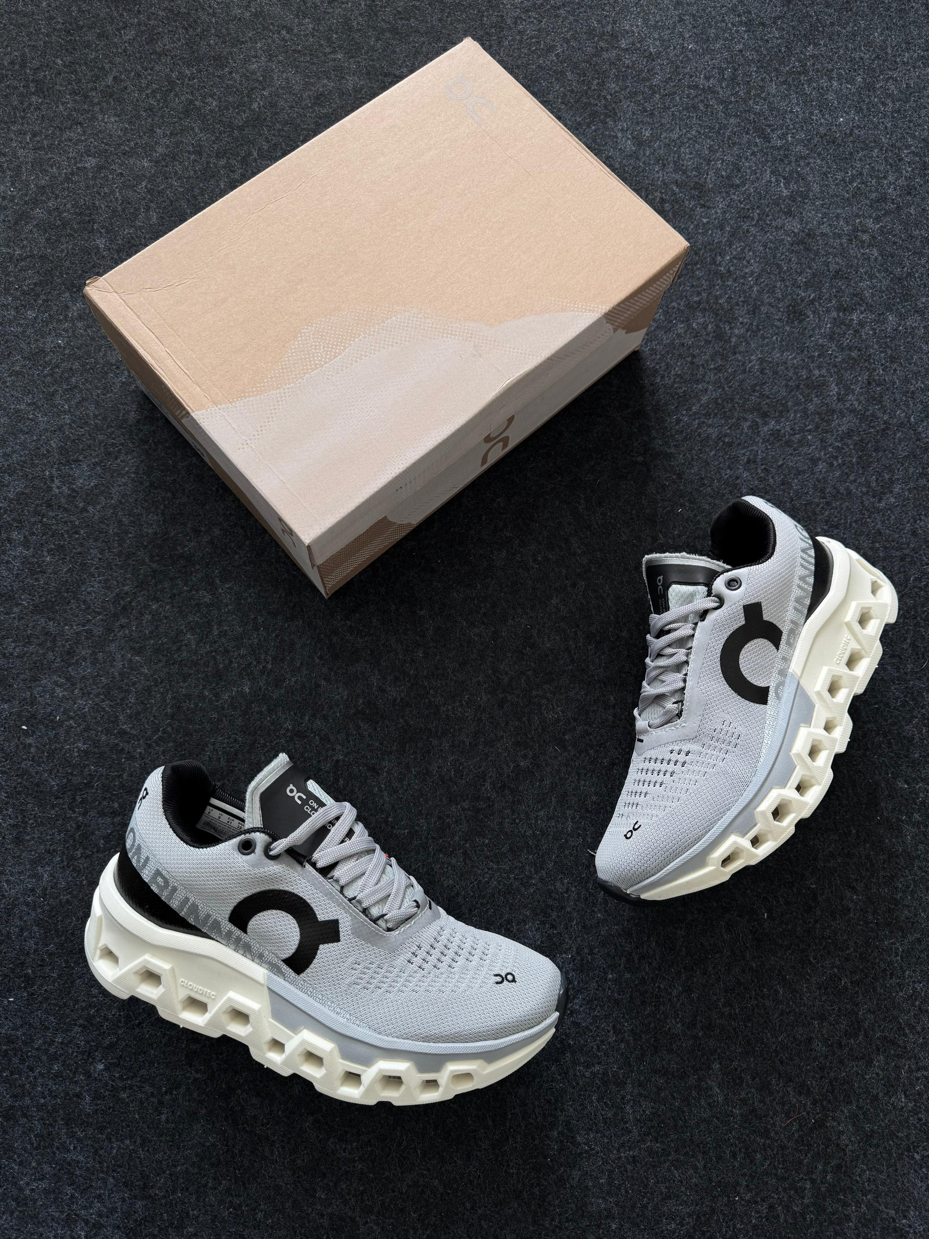 On Cloudmonster 2 | Cinza e Prata