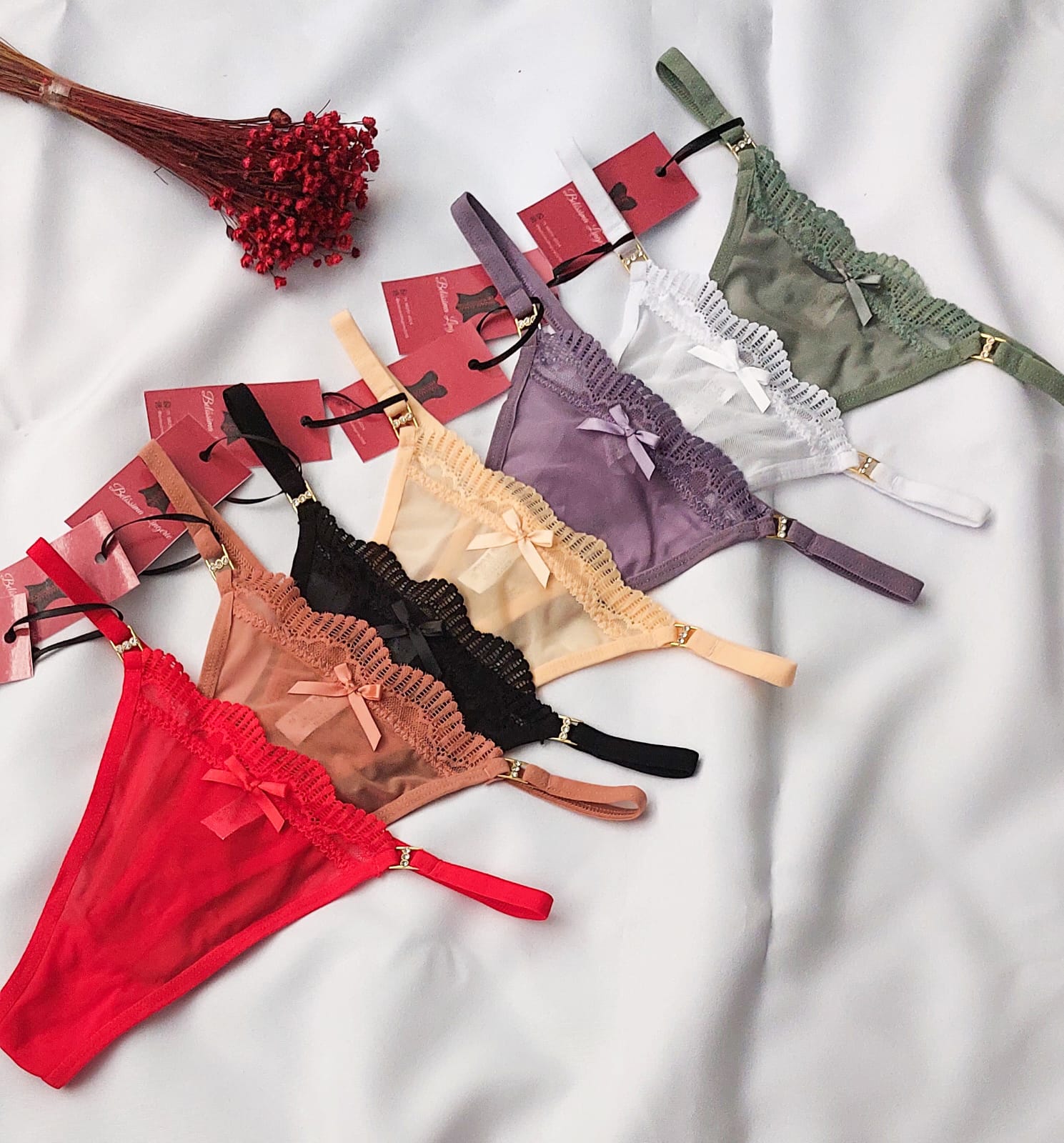 Calcinha fio dental em tule com detalhe em strass nas laterais