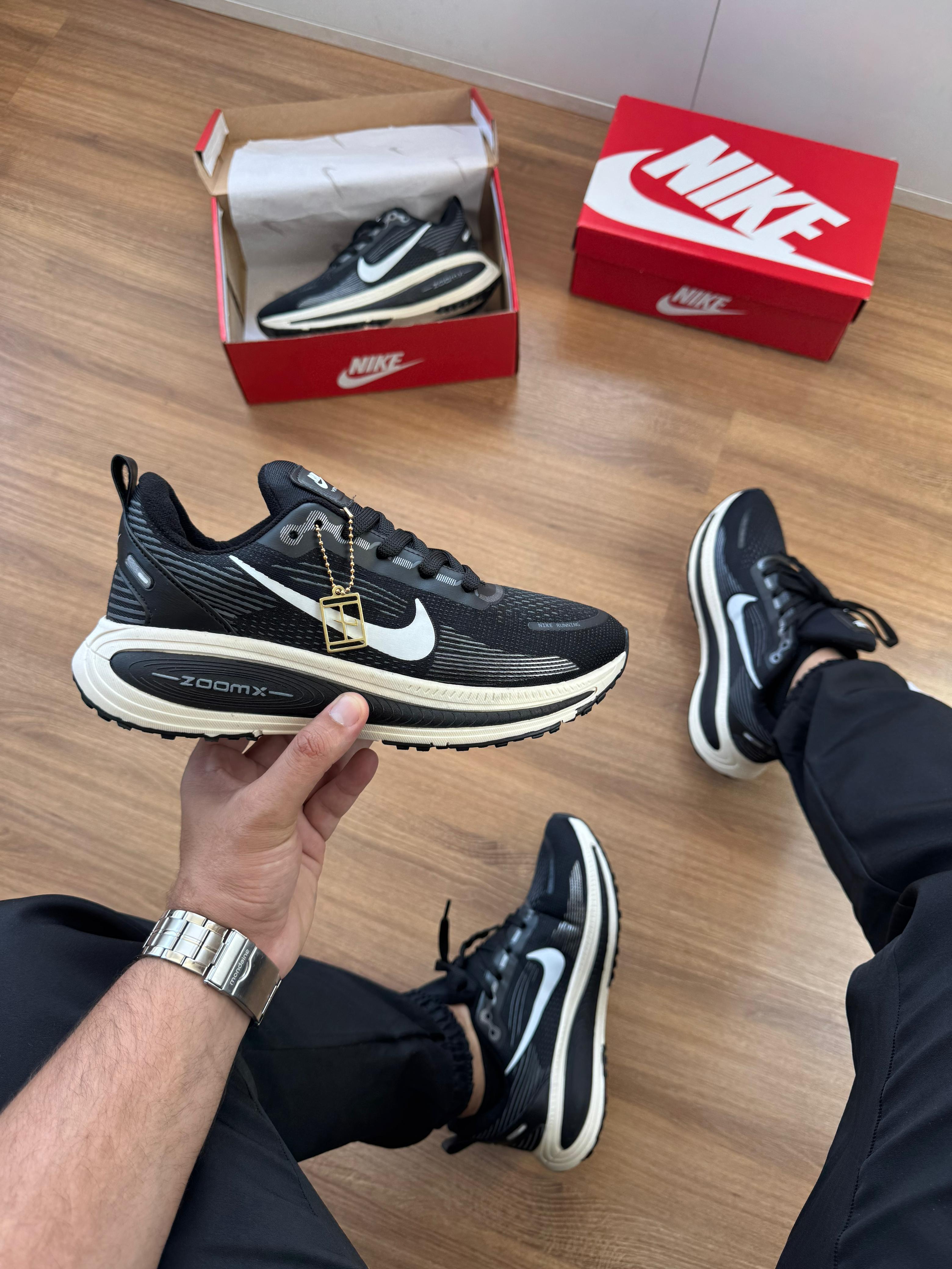 Nike Zoom X Vomero 18 | Preto e Branco