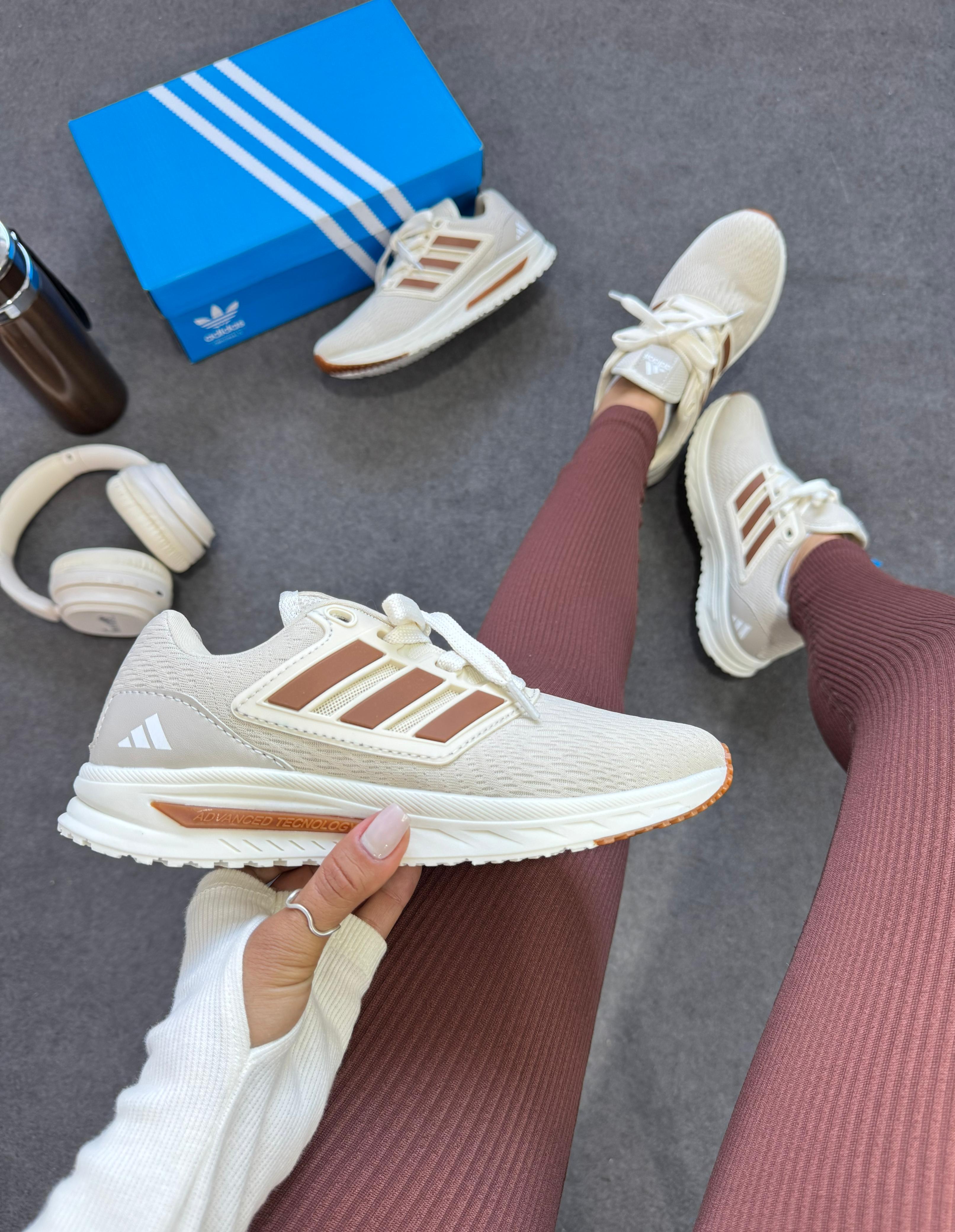 Adidas A-Boost Advanced | Off-White e Caramelo