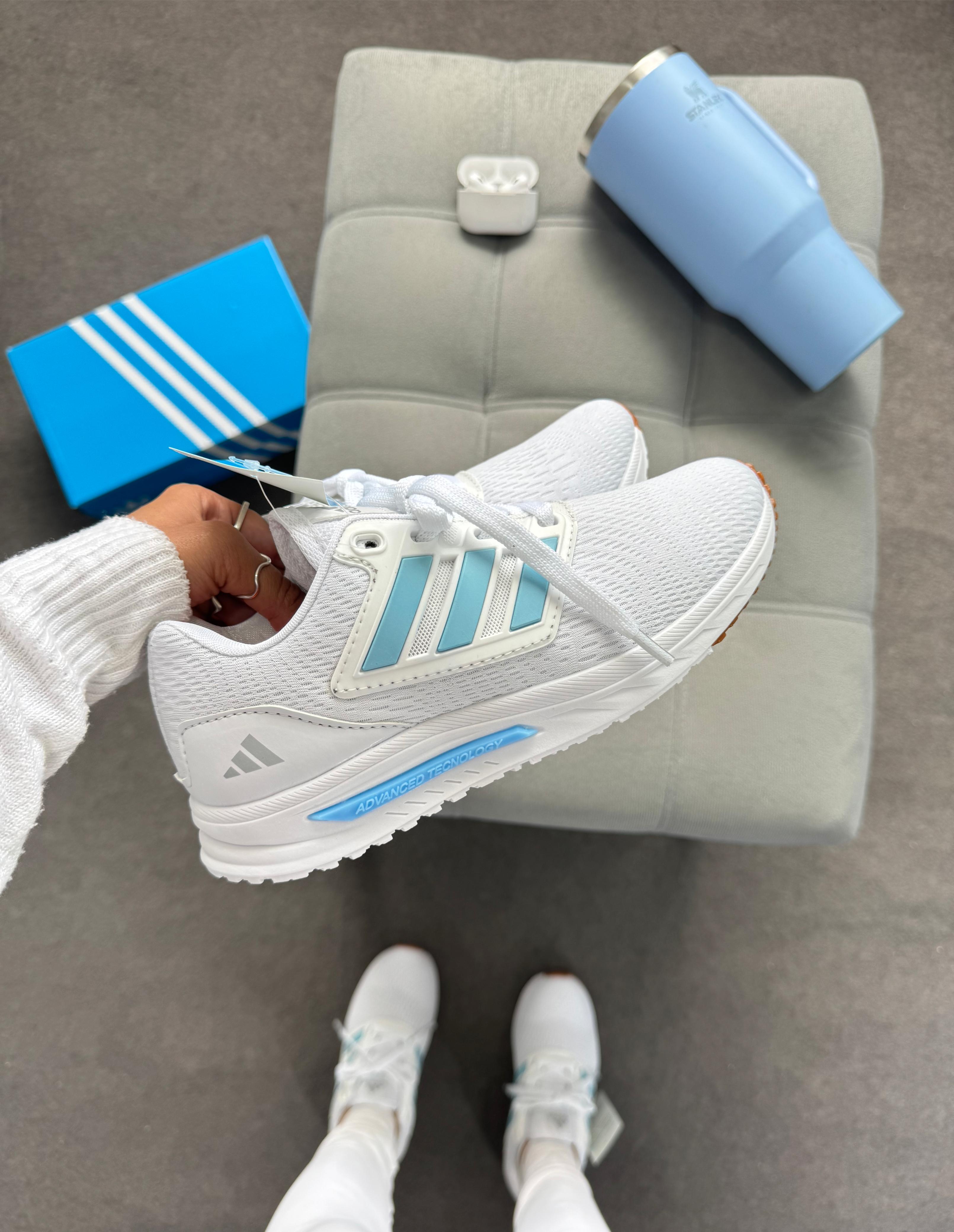Adidas A-Boost Advanced | Off-White e Azul Celeste