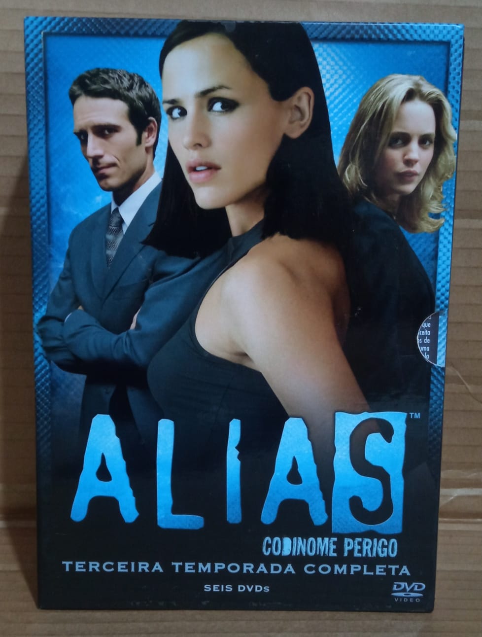 ALIAS-CODINOME PERIGO - Terceira Temporada Completa (box com luva e livreto - 6 discos - aberto)