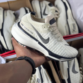 Nike ZoomX Invencible Run Importado Off-White / Preto