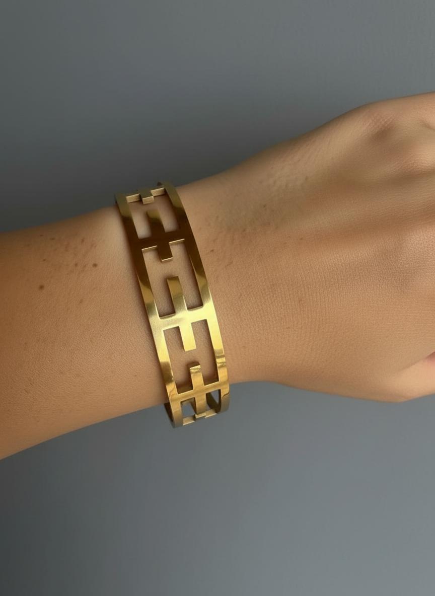 Bracelete Elegante Cruz Aço Inoxidável Ajustável