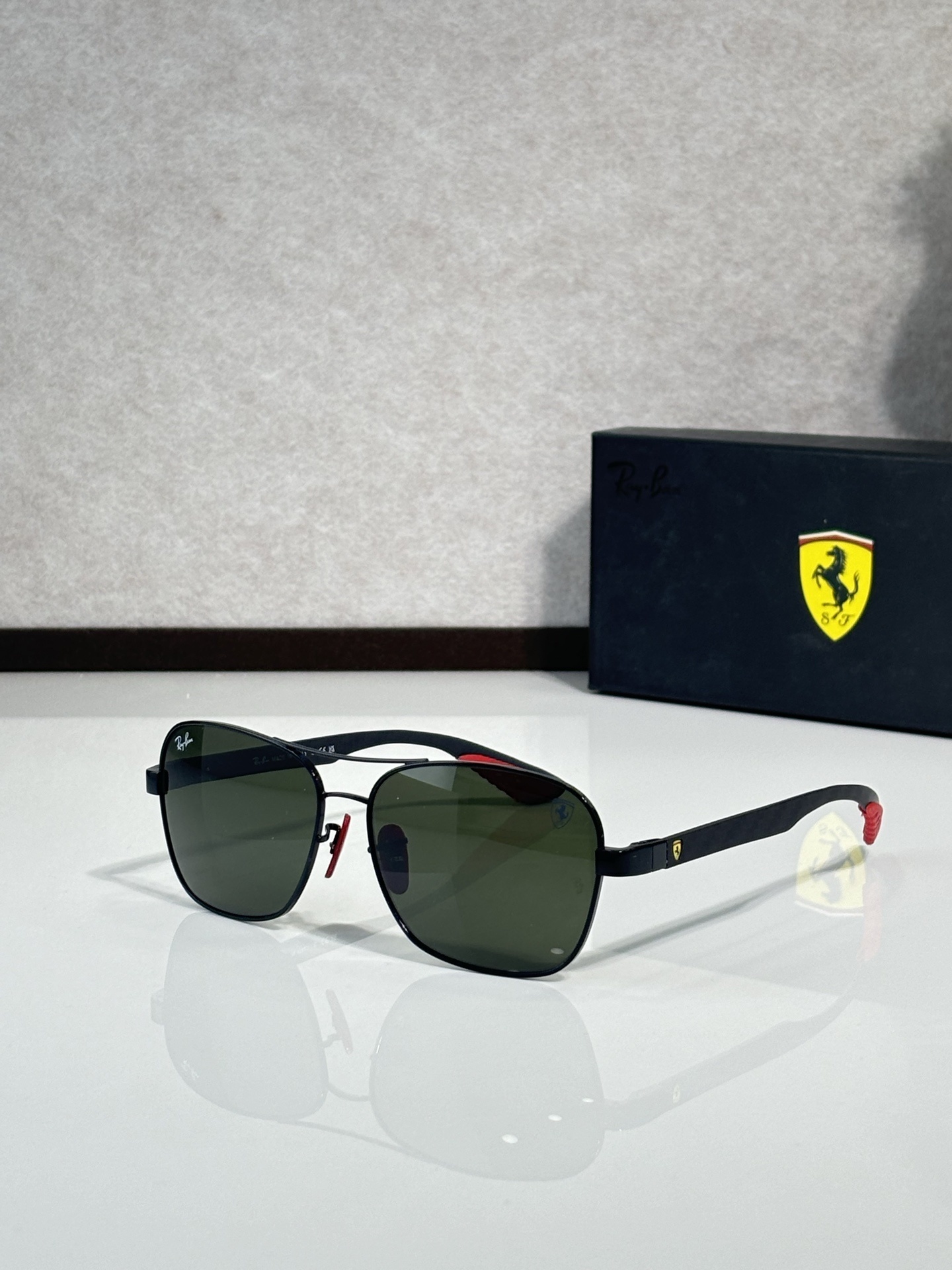 Óculos Ray-Ban RB8336M Scuderia Ferrari Collection