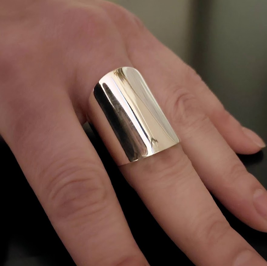 Anel Orion, confeccionado artesanalmente em Prata 950