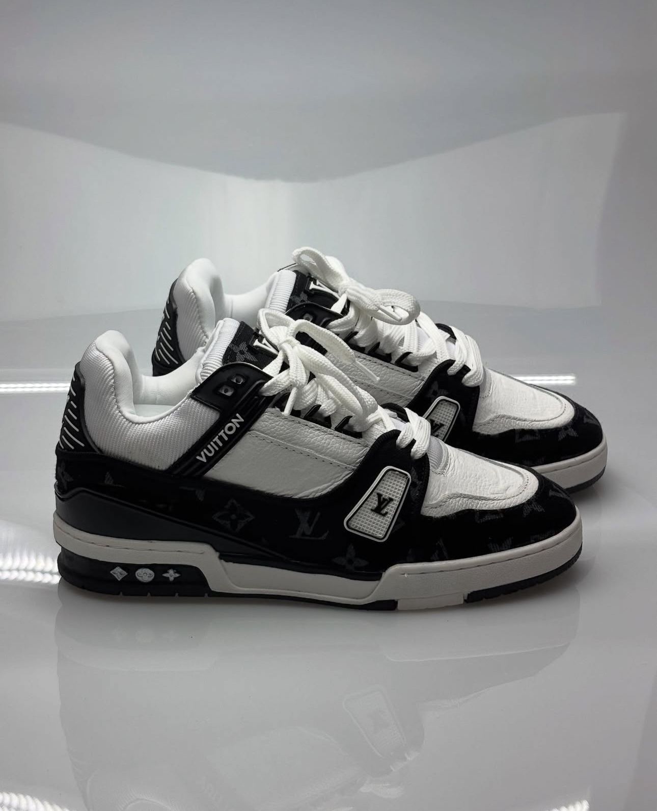 LOUIS VUITTON TRAINER PRETO E BRANCO