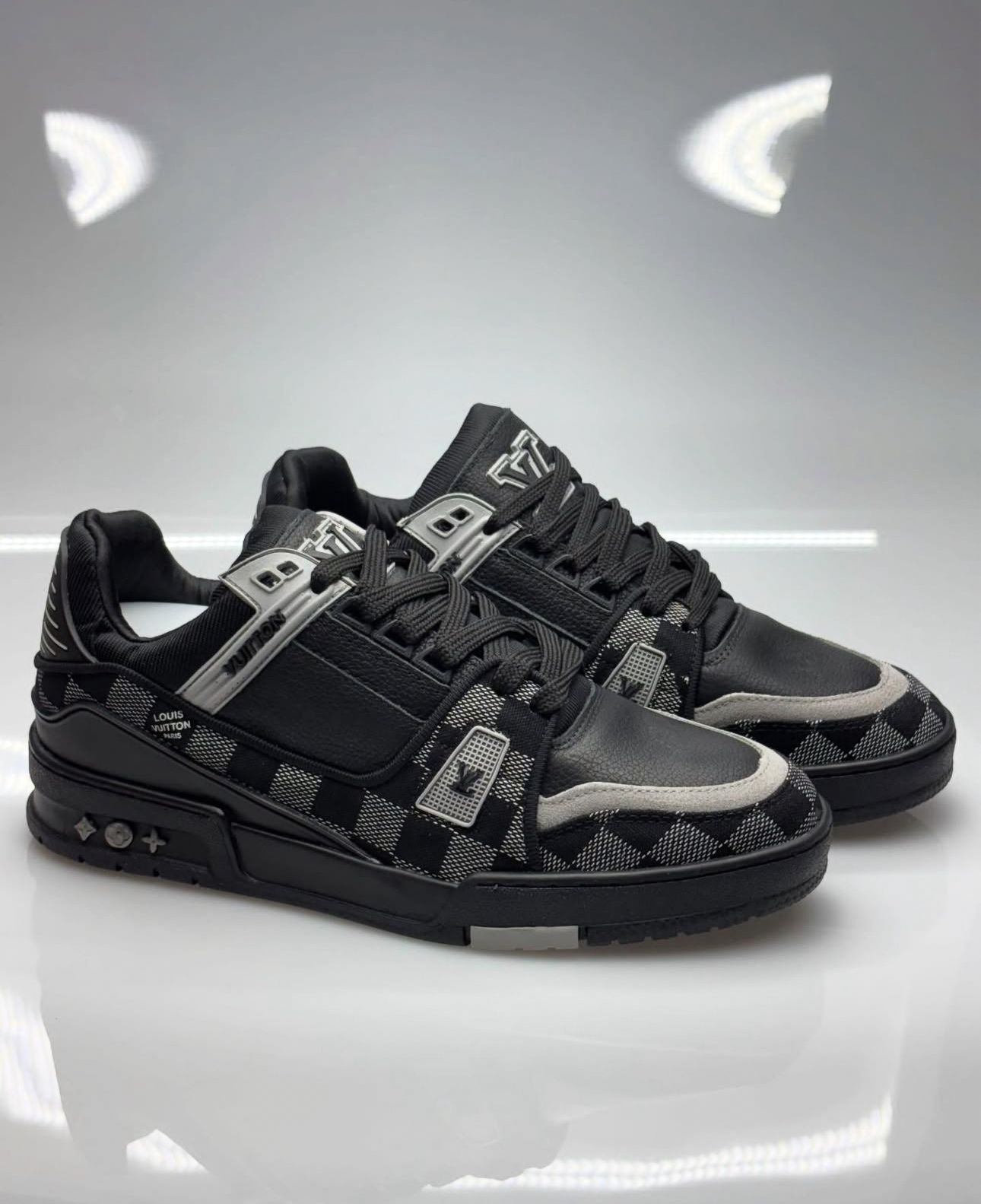 LOUIS VUITTON TRAINER PRETO