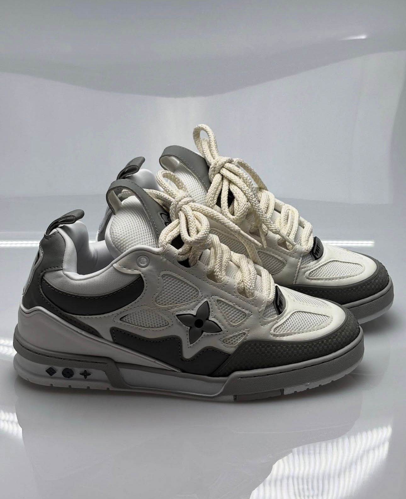 LOUIS VUITTON SKATE CINZA