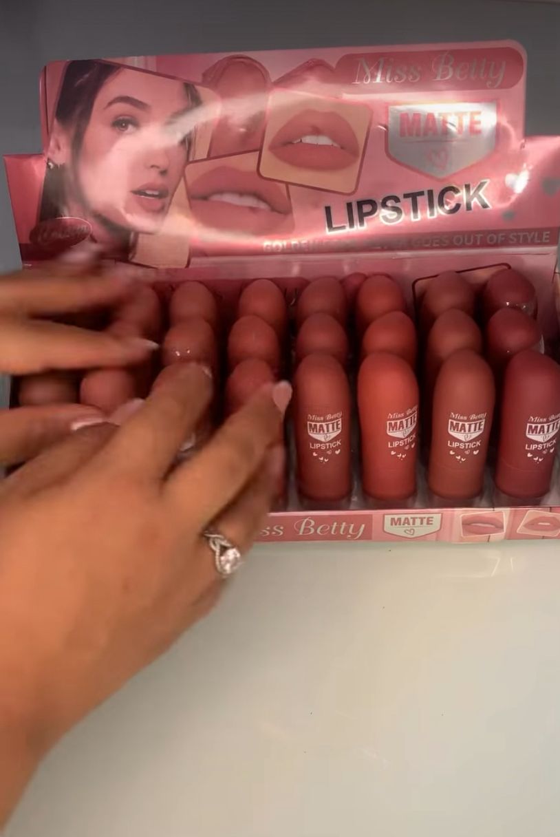Batom Miss Betty Matte