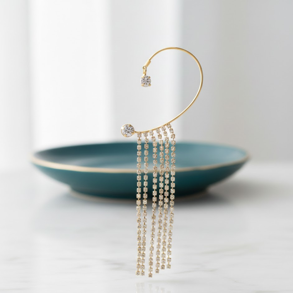 Brinco Piercing Fake com Pêndulos de Strass Banhado em Ouro 18k