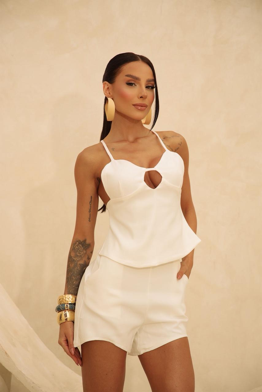 Conjunto Curto Frente Única Com Bolsos Frontais e Costas Abertas