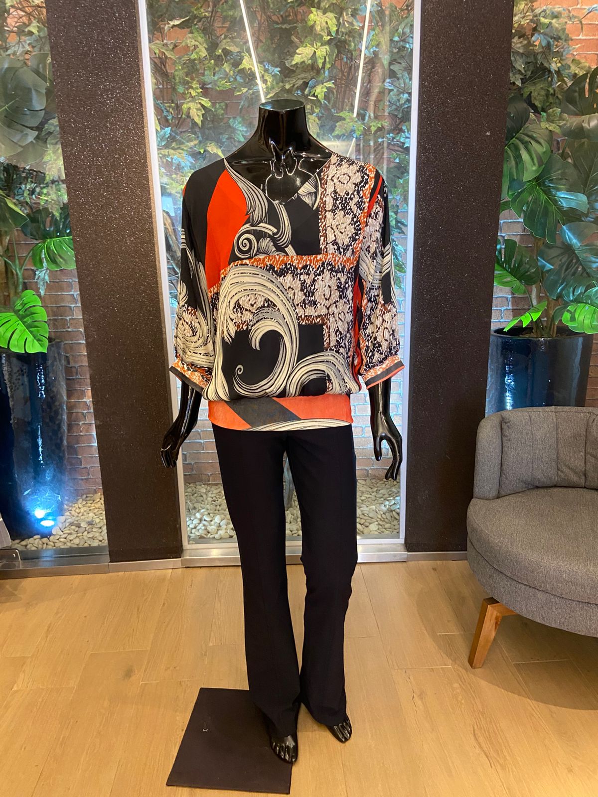 Blusa Decote em V - TAM GG