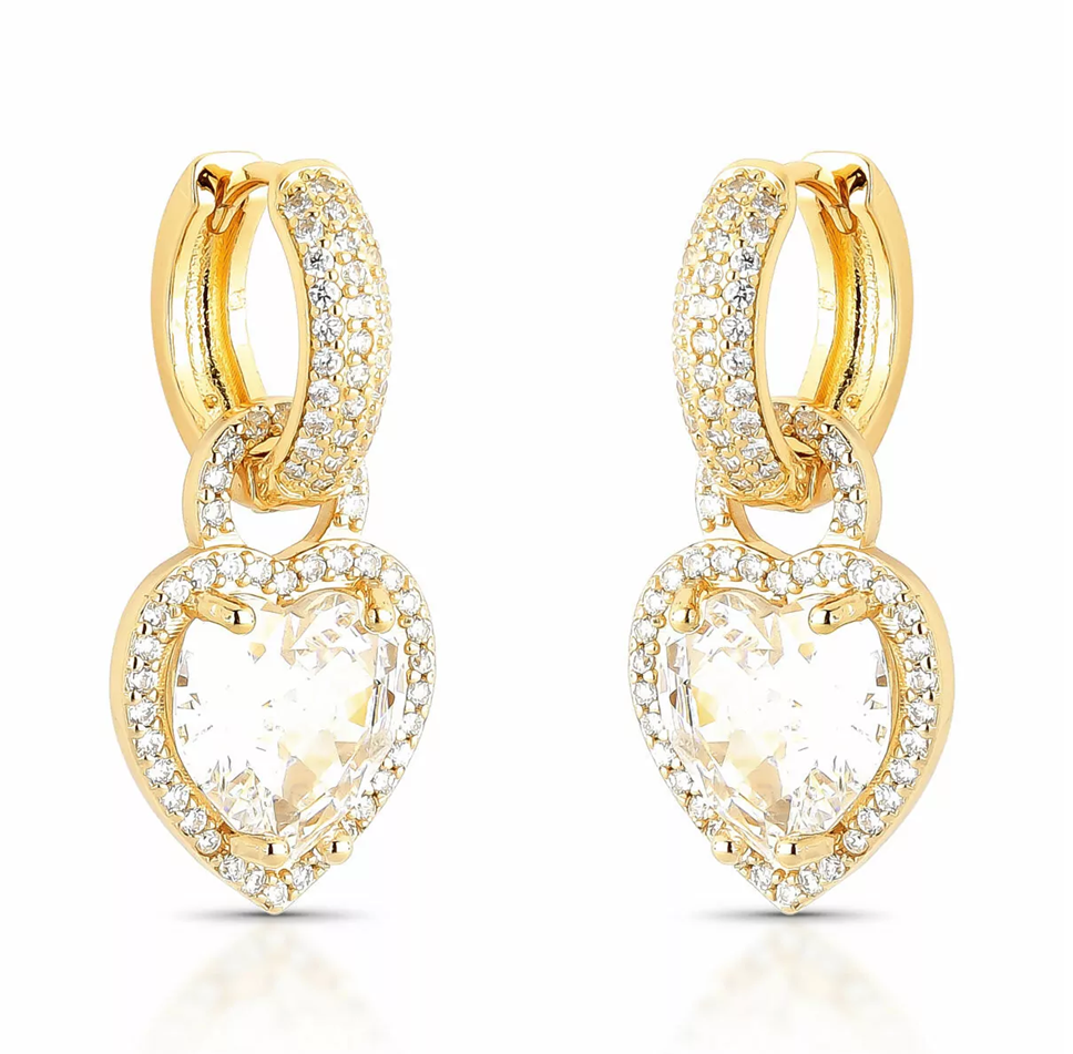 Brinco de argola banhado a ouro com pingente de coração