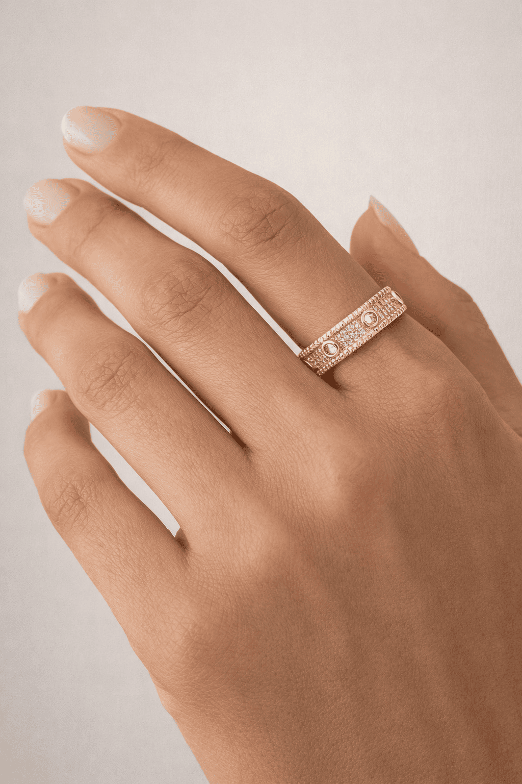 Anel Folheado a Ouro 18k e Prata Inspiração Grandes Marcas Com Micro Zircônia