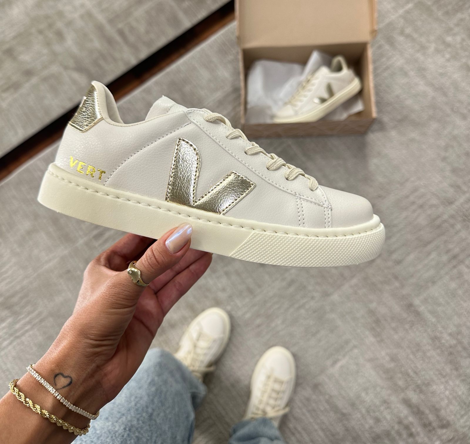 Tênis Vrt Off/Dourado Cadarço (Forma Pequena)