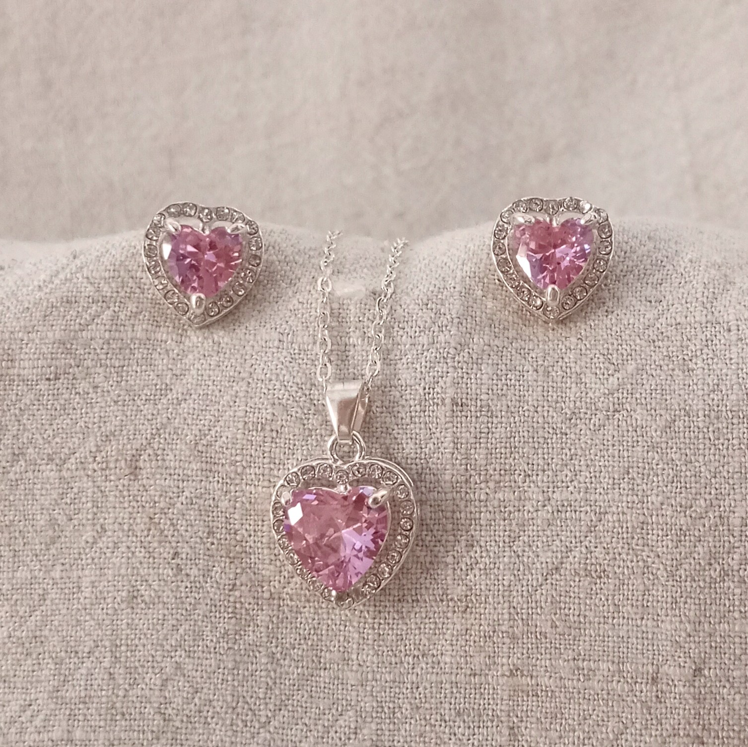 Conjunto Coração em Zircônia Rosa banhado a Prata 925