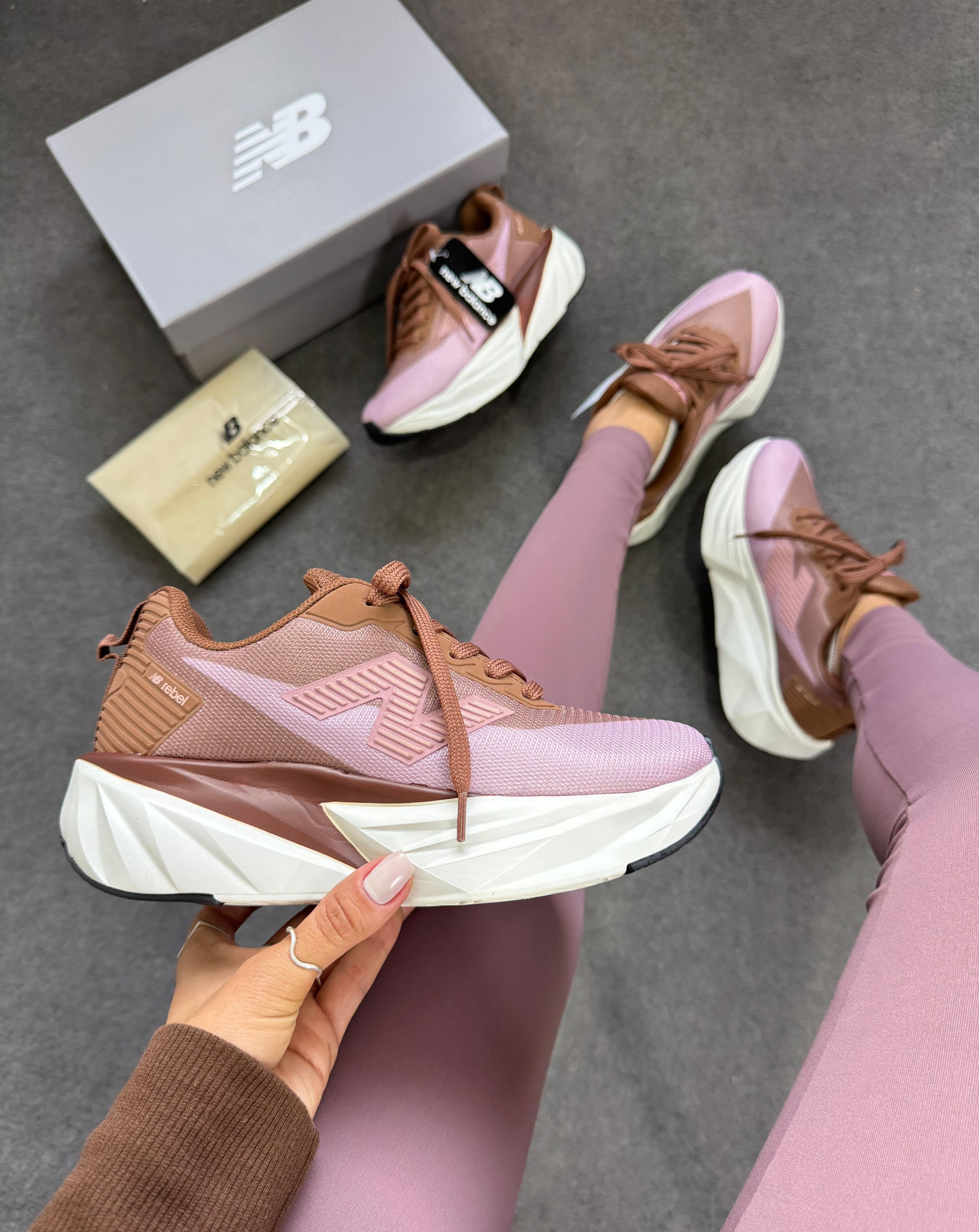 Tênis NB Fuel.Cell Rebel Caramelo/Rose