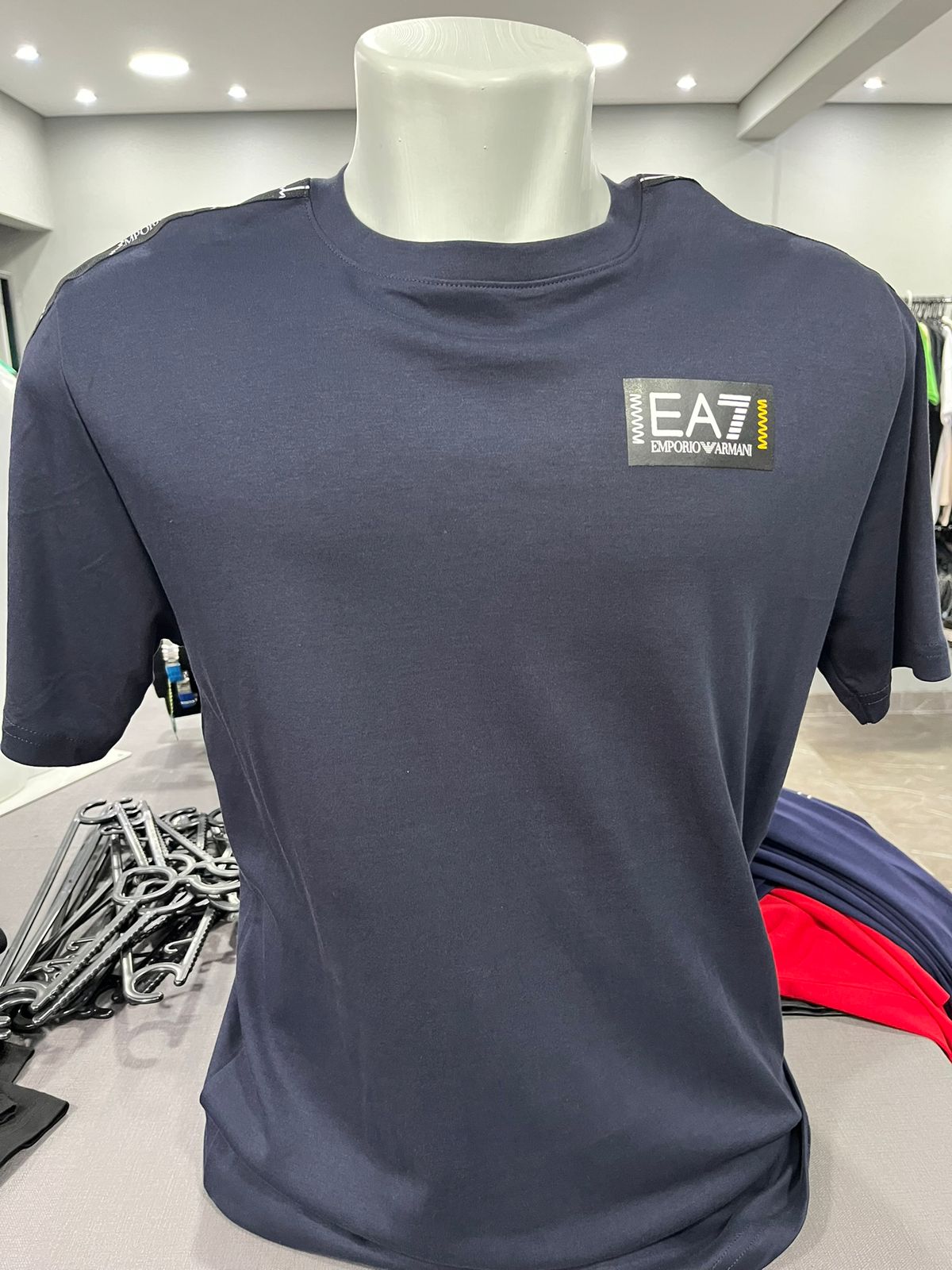 Camiseta Emporio Armani Manga com Logo