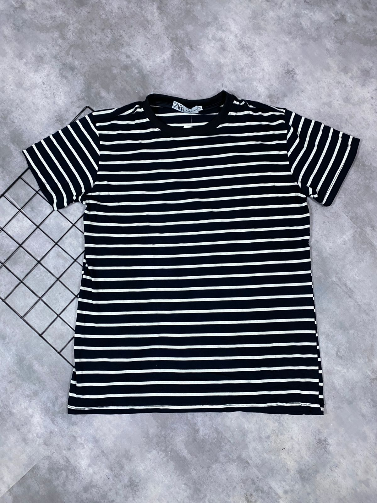 Camiseta Slim Fit Listrada Zara Preta E Branca