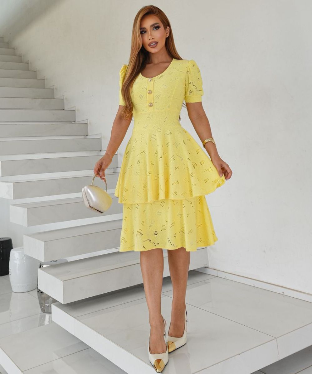 Vestido Midi de Babado na Malha Laíse Mangas Curta detalhes em Botões - Dominique