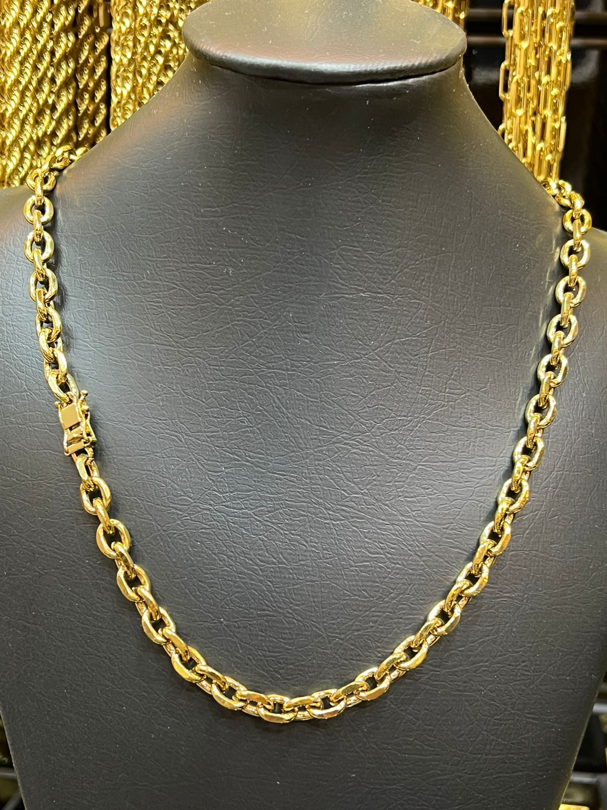 Correntinha Grossa Cadeado Dourada